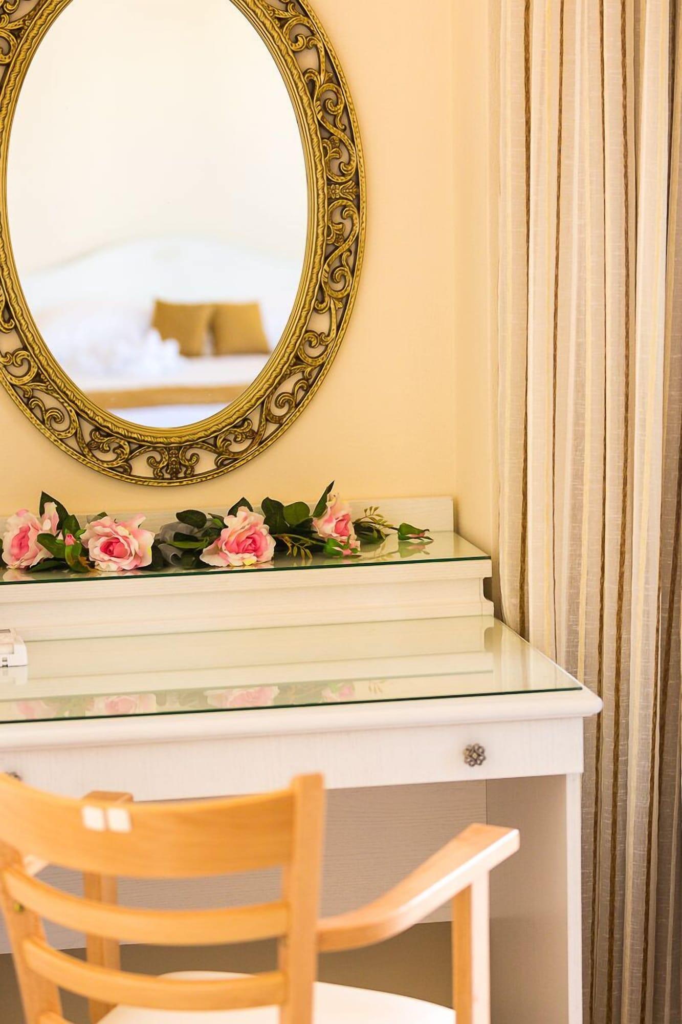 Set de Habitación Polyxenia Suites