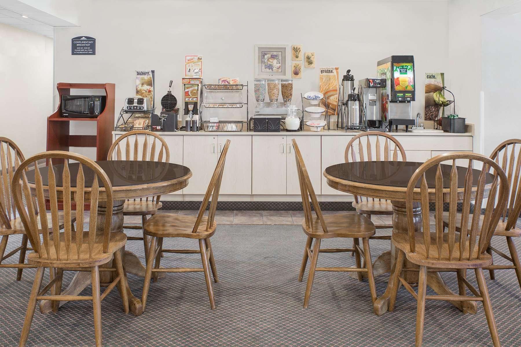 Restaurant Microtel Inn & Suites By Wyndham Broken Bow