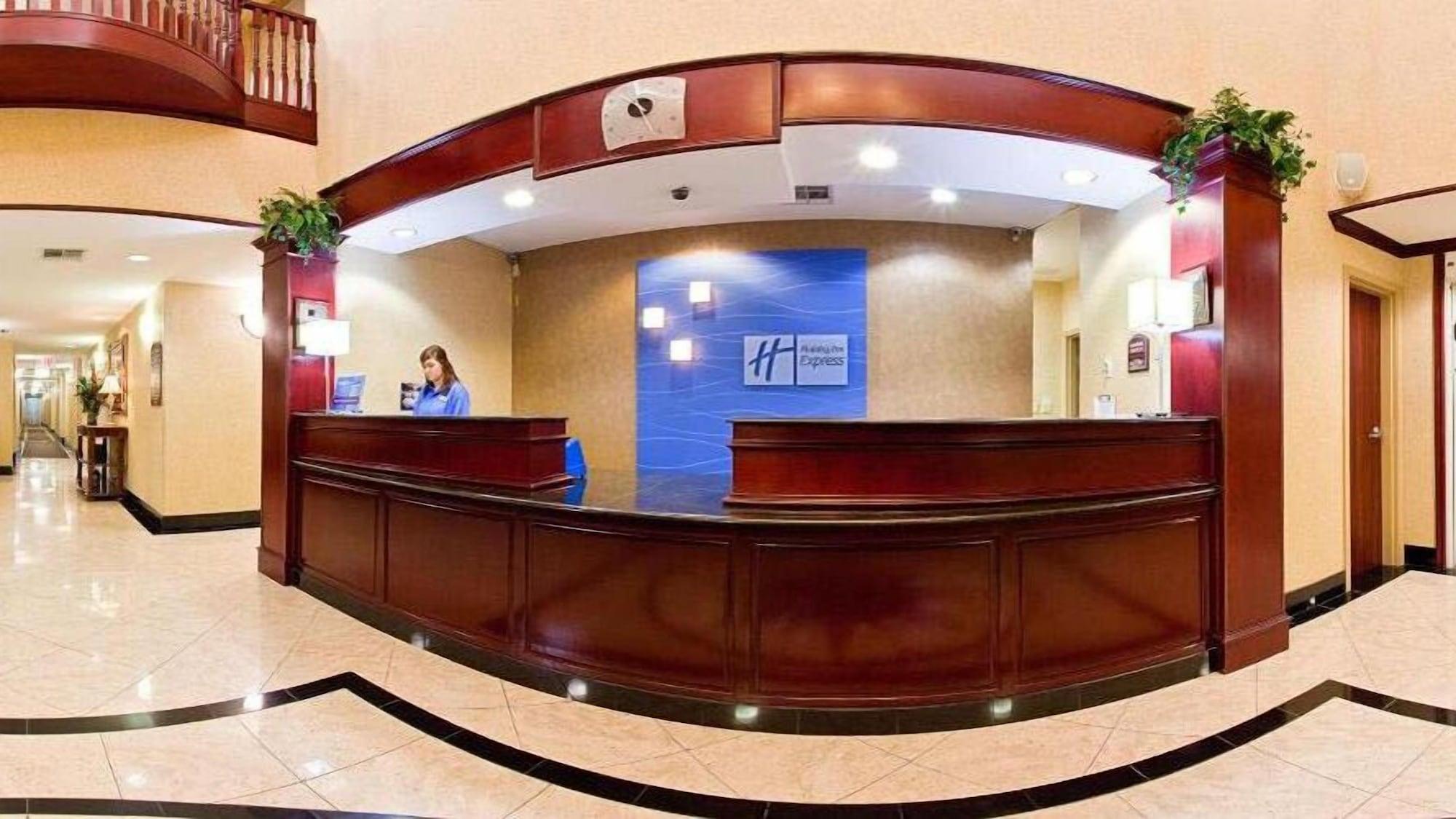 Vista Lobby Holiday Inn Express Hotel & Suites Gainesville by IHG