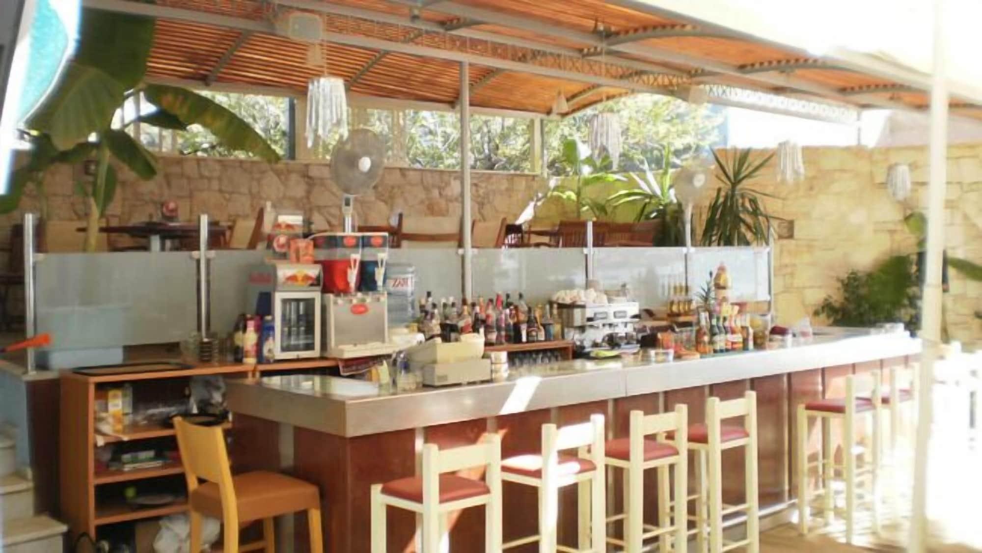 Bar/Salón Sirena Apartments