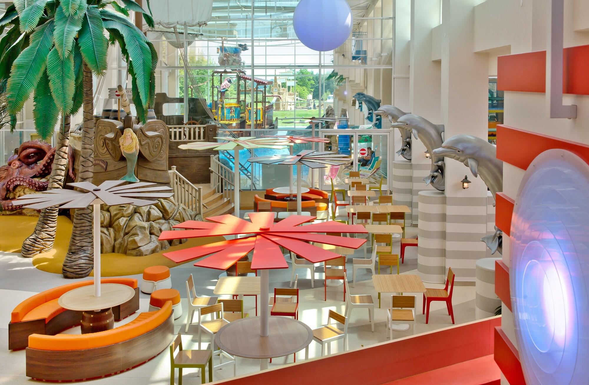 Vista Lobby Explorers Hotel