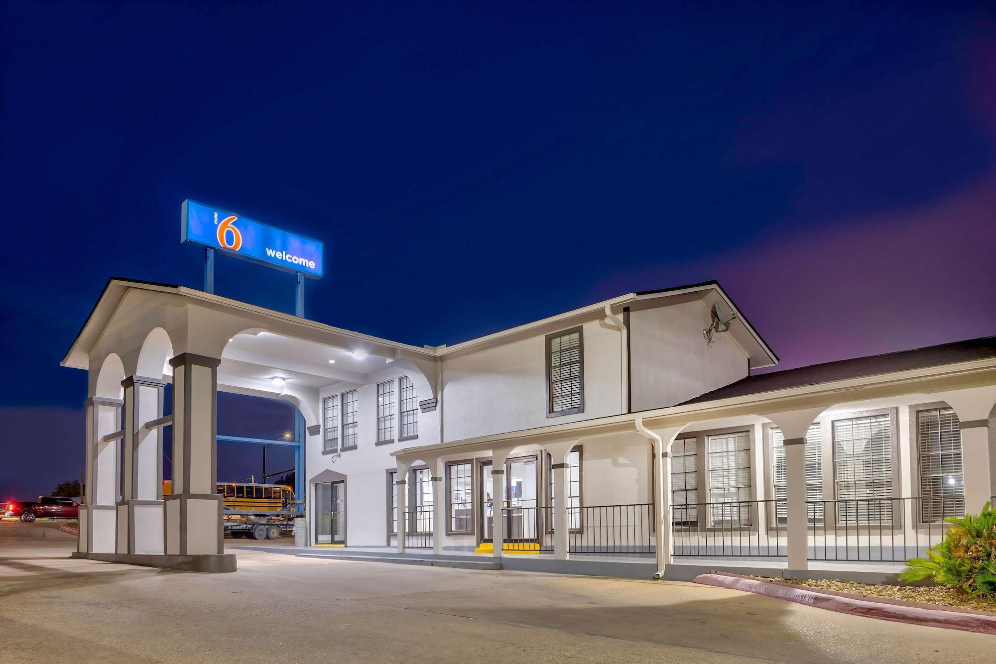 Vista Exterior Motel 6 Bryan, TX - College Station