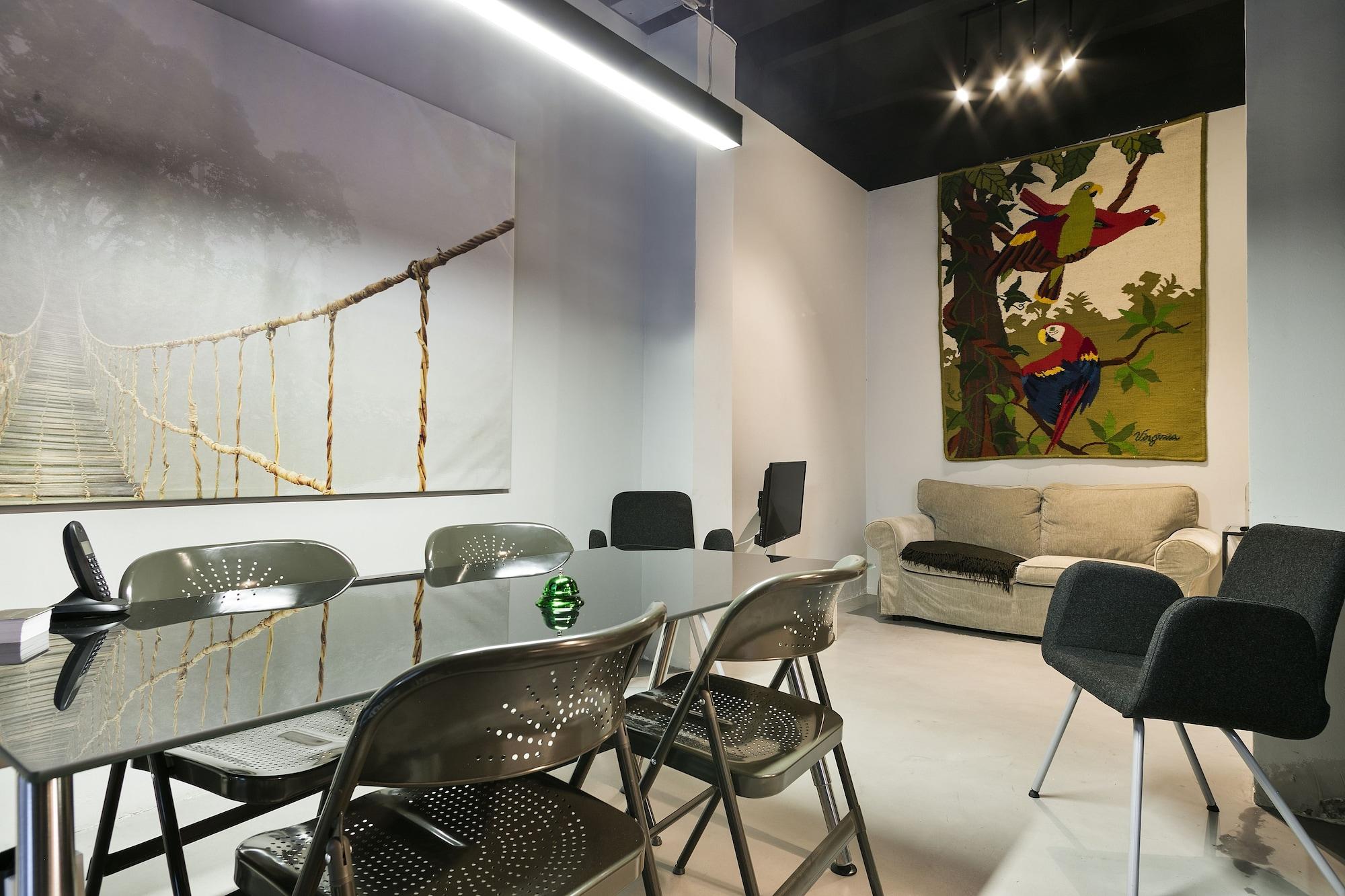Sala de Reuniones Fira Centric Apartments by gaiarooms