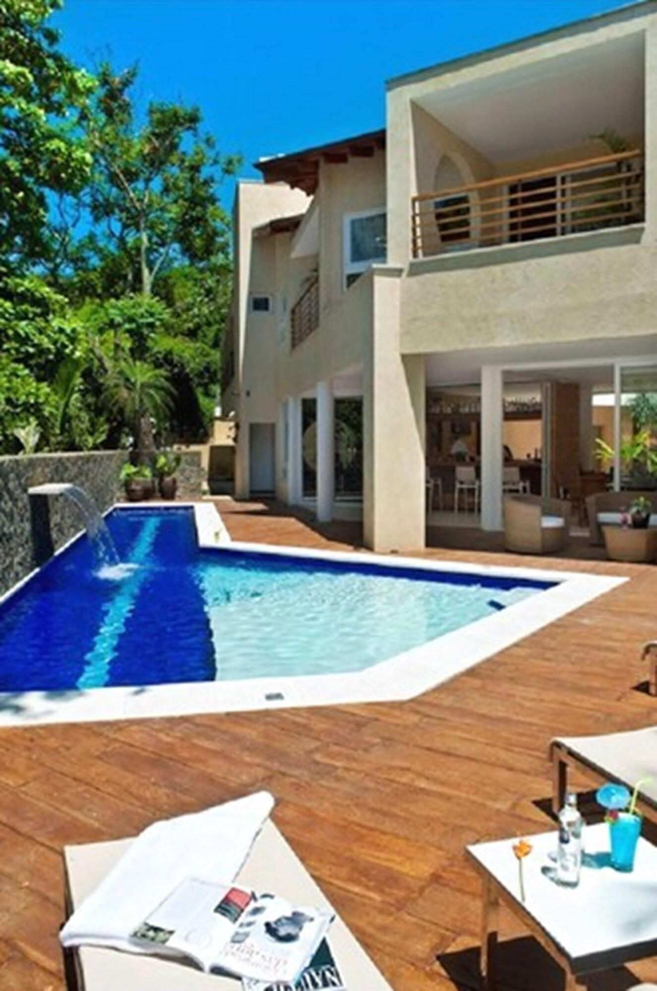 Vista Piscina Abayomi Hotel