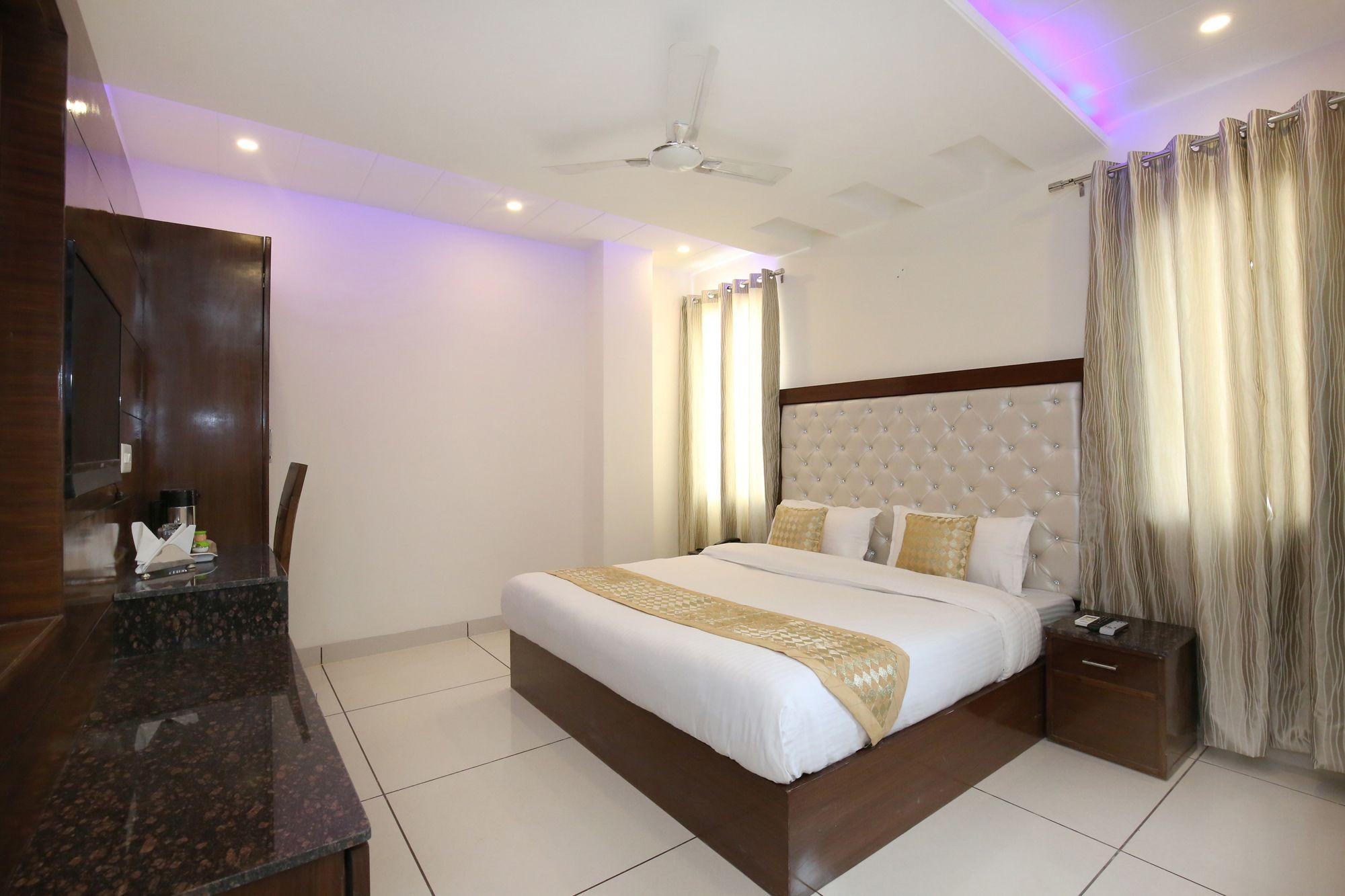 Varios OYO 9420 Hotel Silver Palm