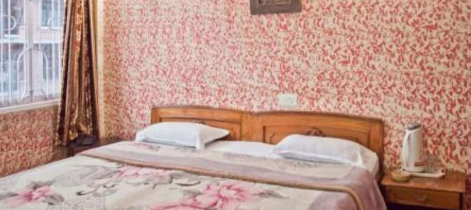 Varios Goroomgo Shambhu Darjeeling