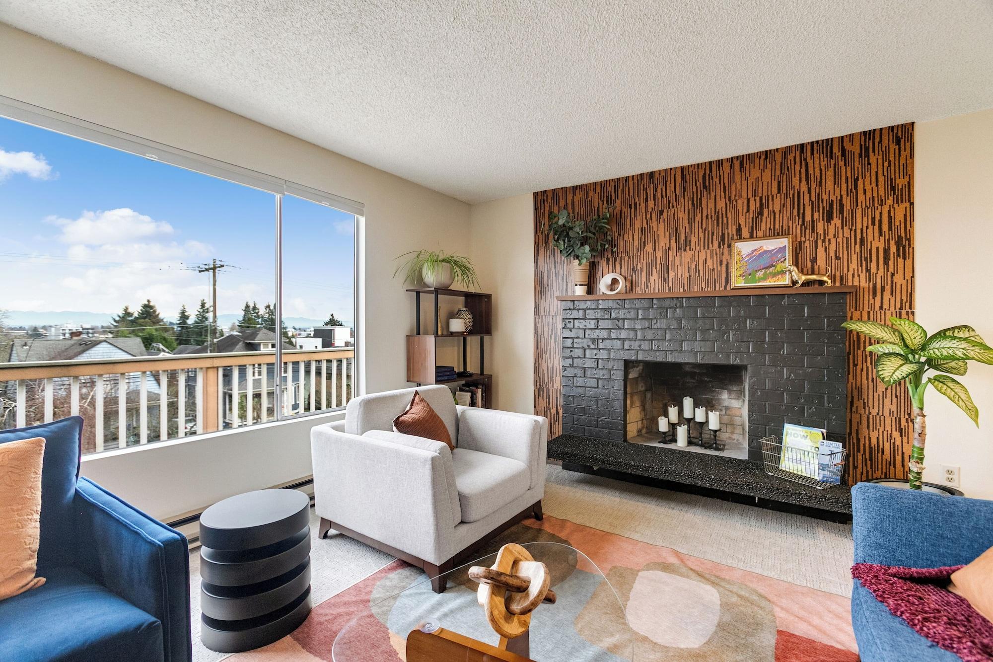 Comodidades del Alojamiento Hilltop Seattle Retreat w/ Views & Parking