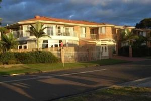 Alojamiento - Lake Haven Motor Inn & Palms Restaurant