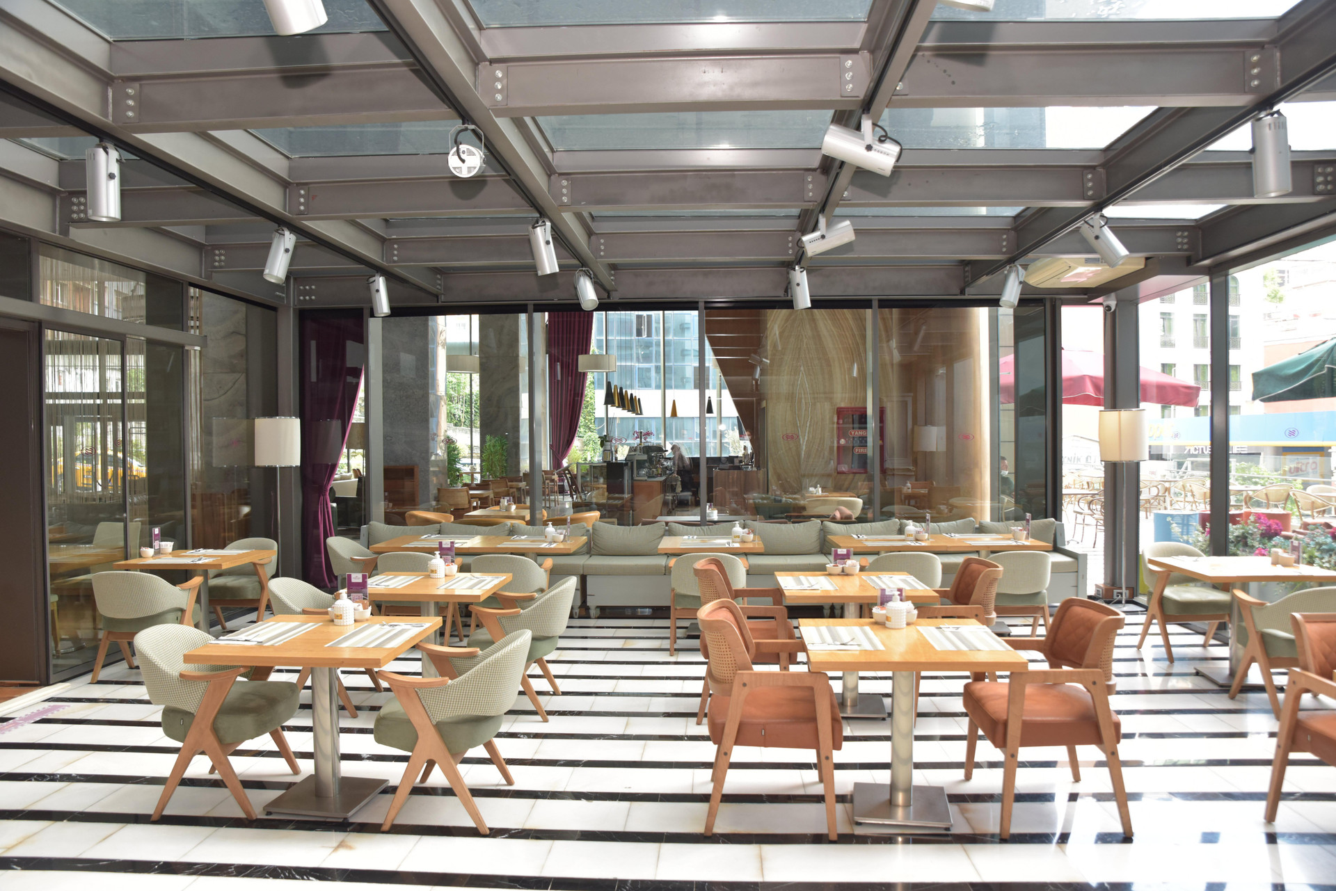 Restaurant Crowne Plaza Istanbul - Harbiye by IHG