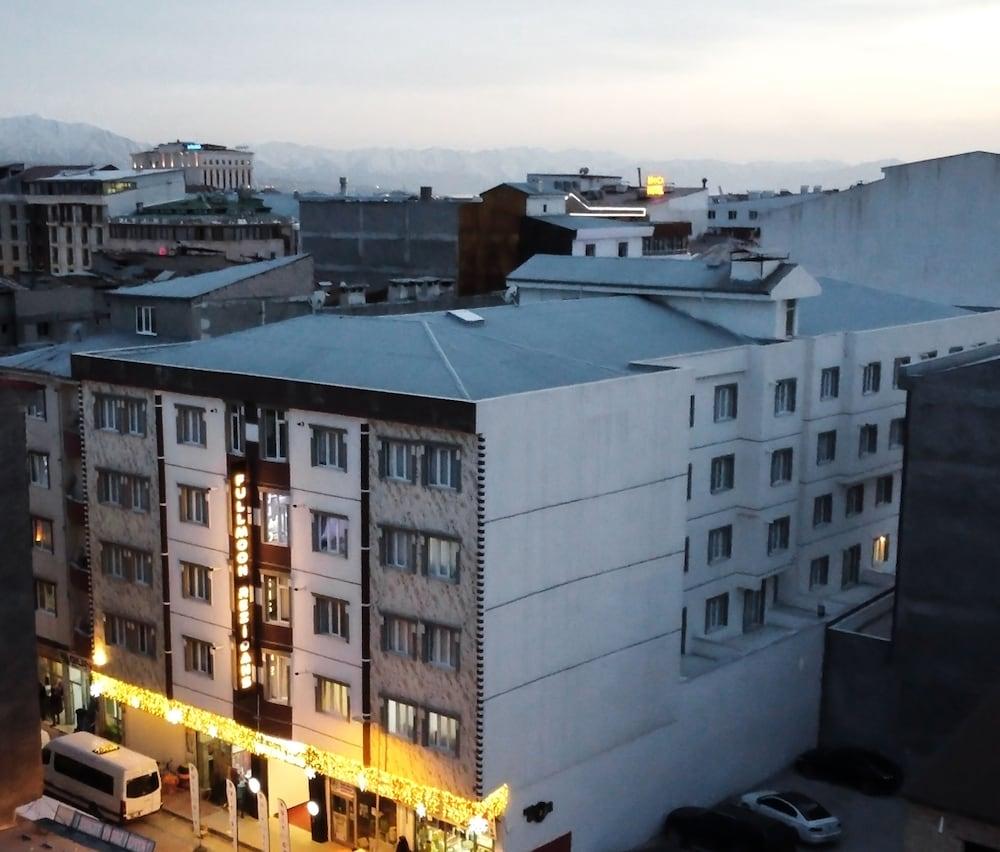 Vista Exterior Fullmoon Suit Otel