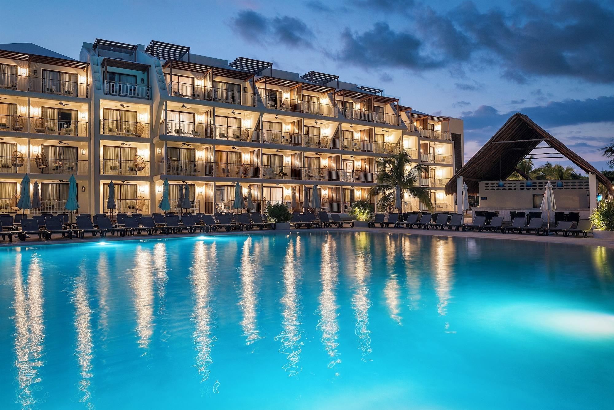 Vista Piscina Ocean Azure Costa Mujeres - Adults Only -  All Inclusive