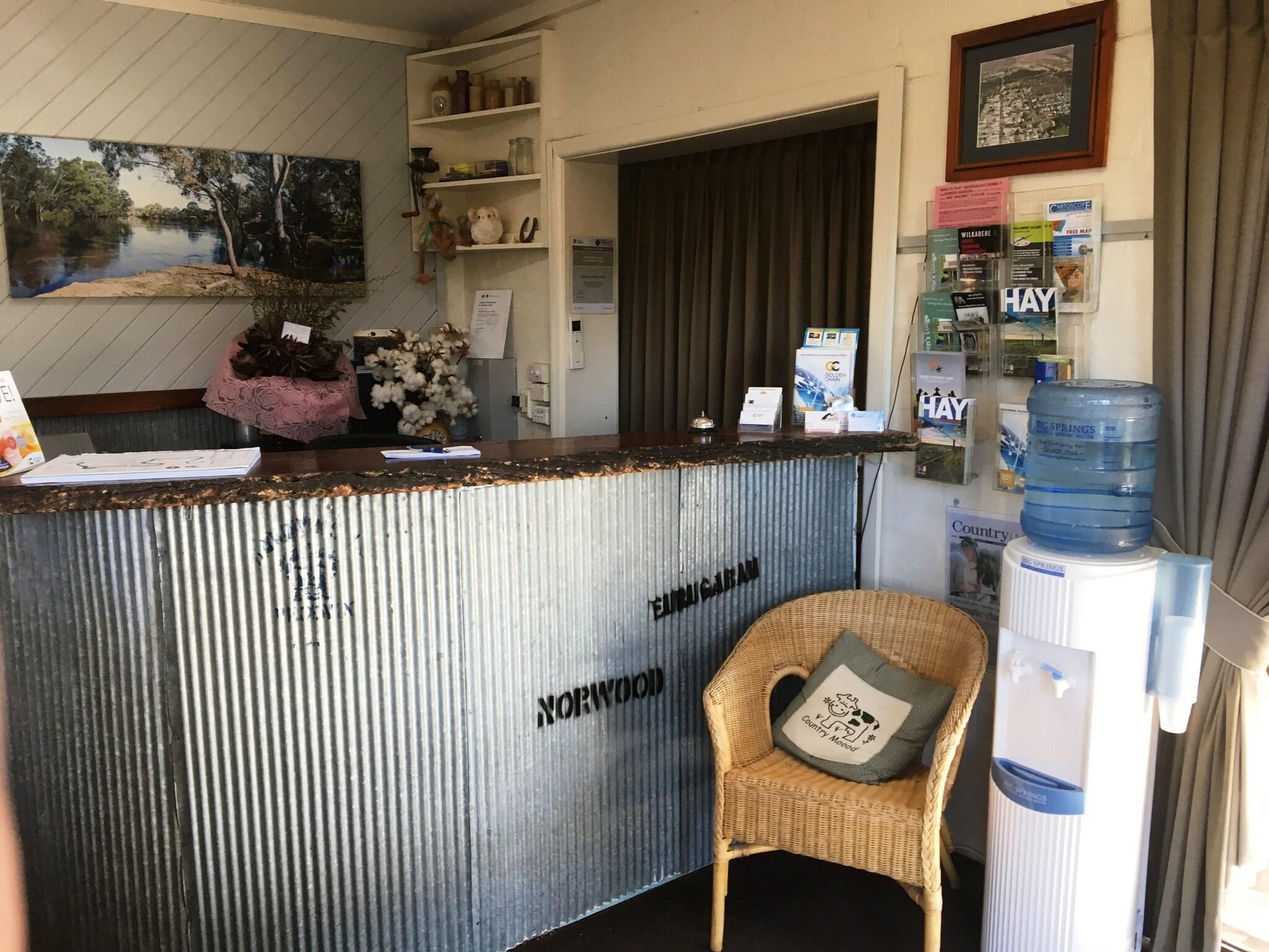Vista Lobby Nicholas Royal Motel