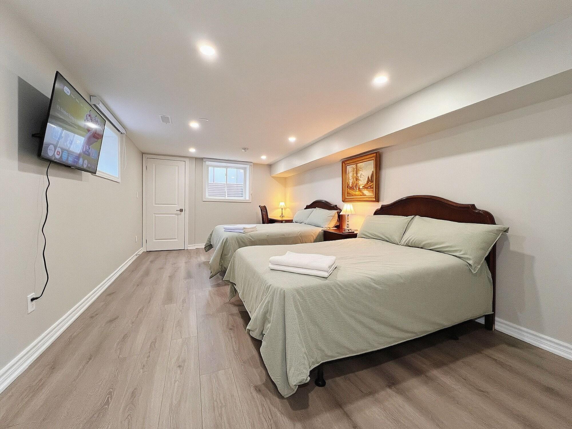 Varios Cozy & Modern Ensuite Basement Rooms - Steps to Subway & Downsview Rogers Stadium