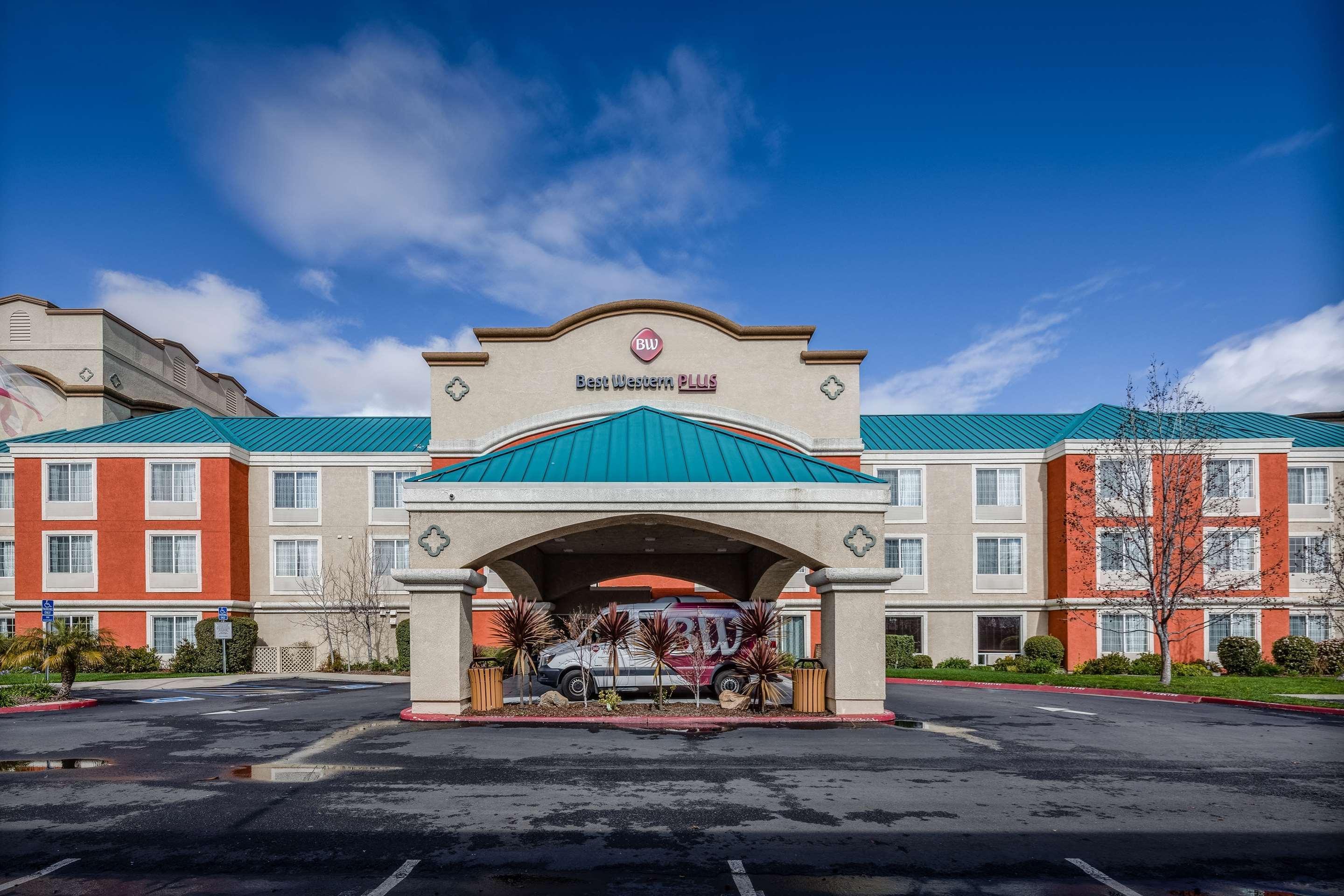 Vista Exterior Best Western Plus Airport Inn & Suites