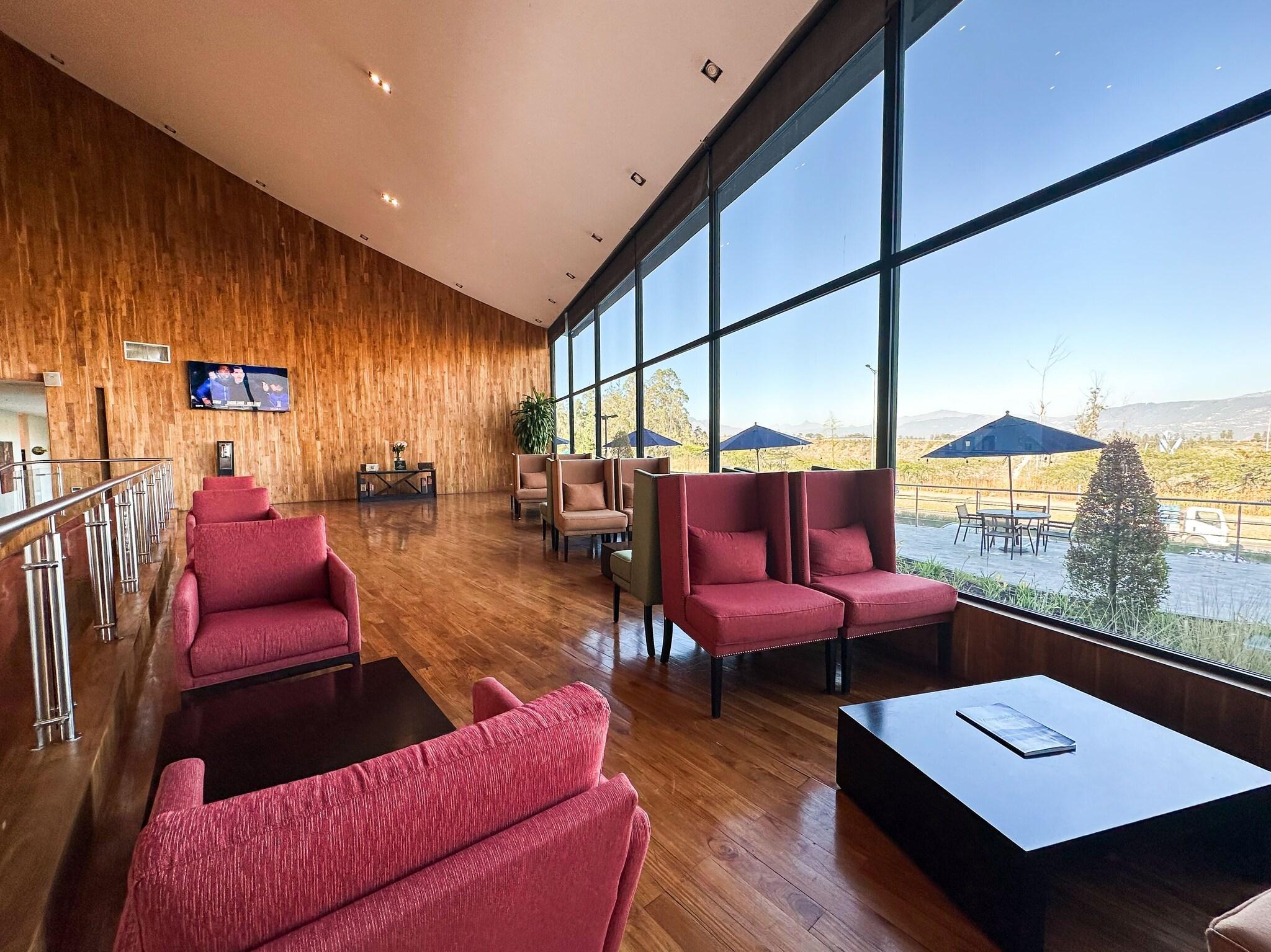 Vista Lobby Wyndham Quito Airport