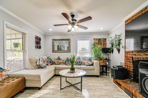 Alquiler Vacacional - Walk to Historic Dtwn Burlington: Home w/ Yard