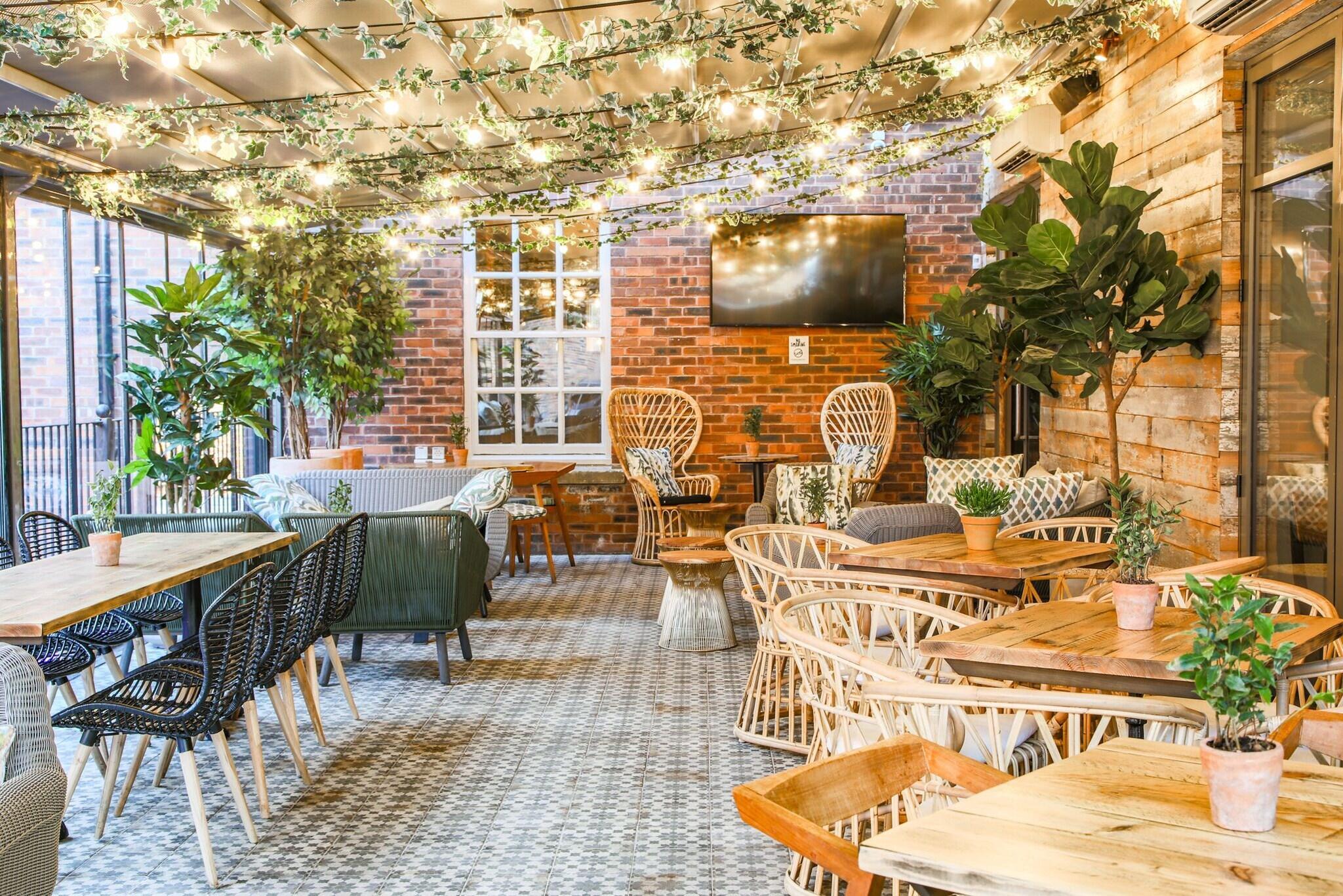 Bar/Salón Saint Pauls House