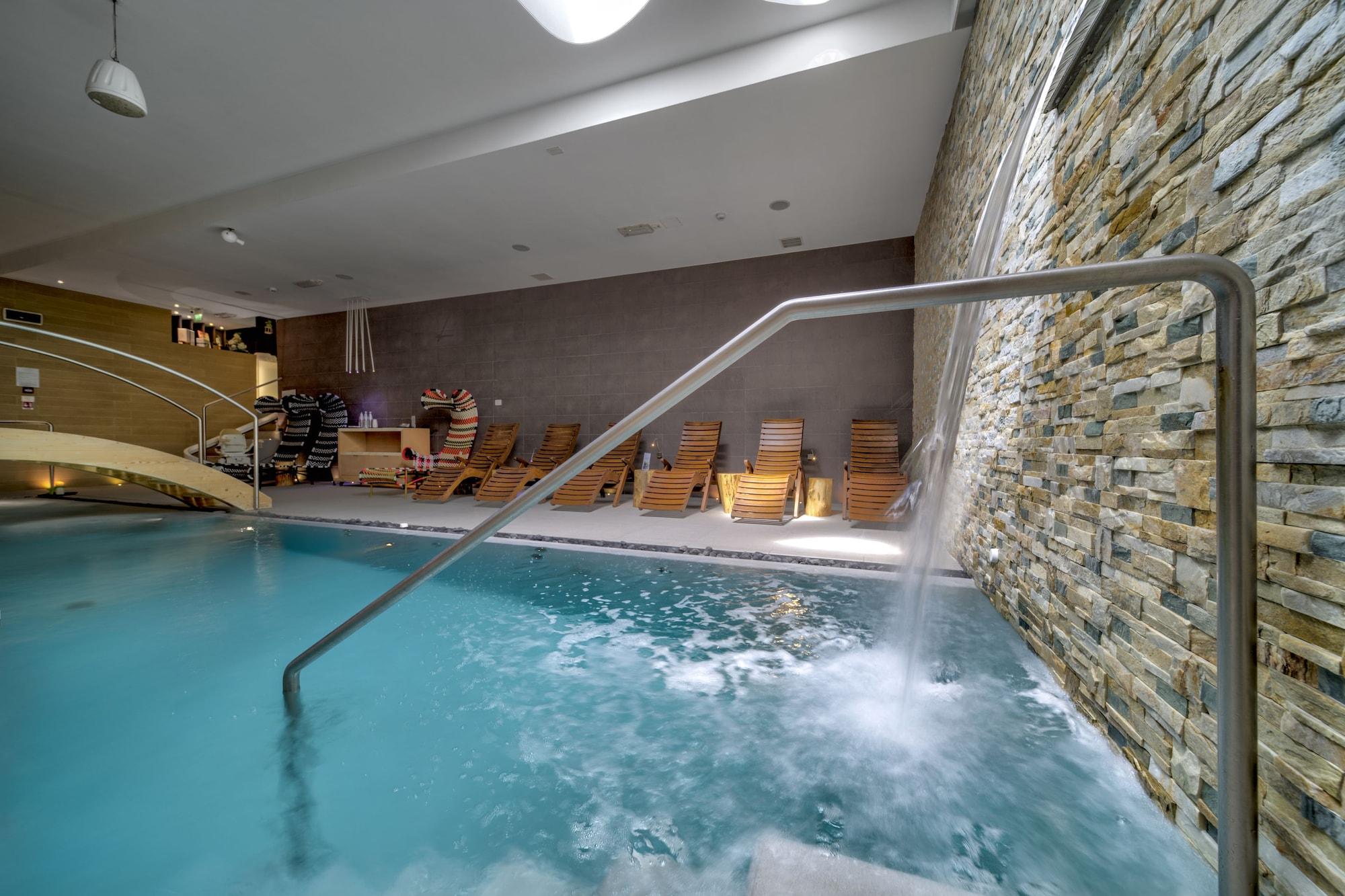 Gimnasio Hotel Select Suites & Spa / Apartments