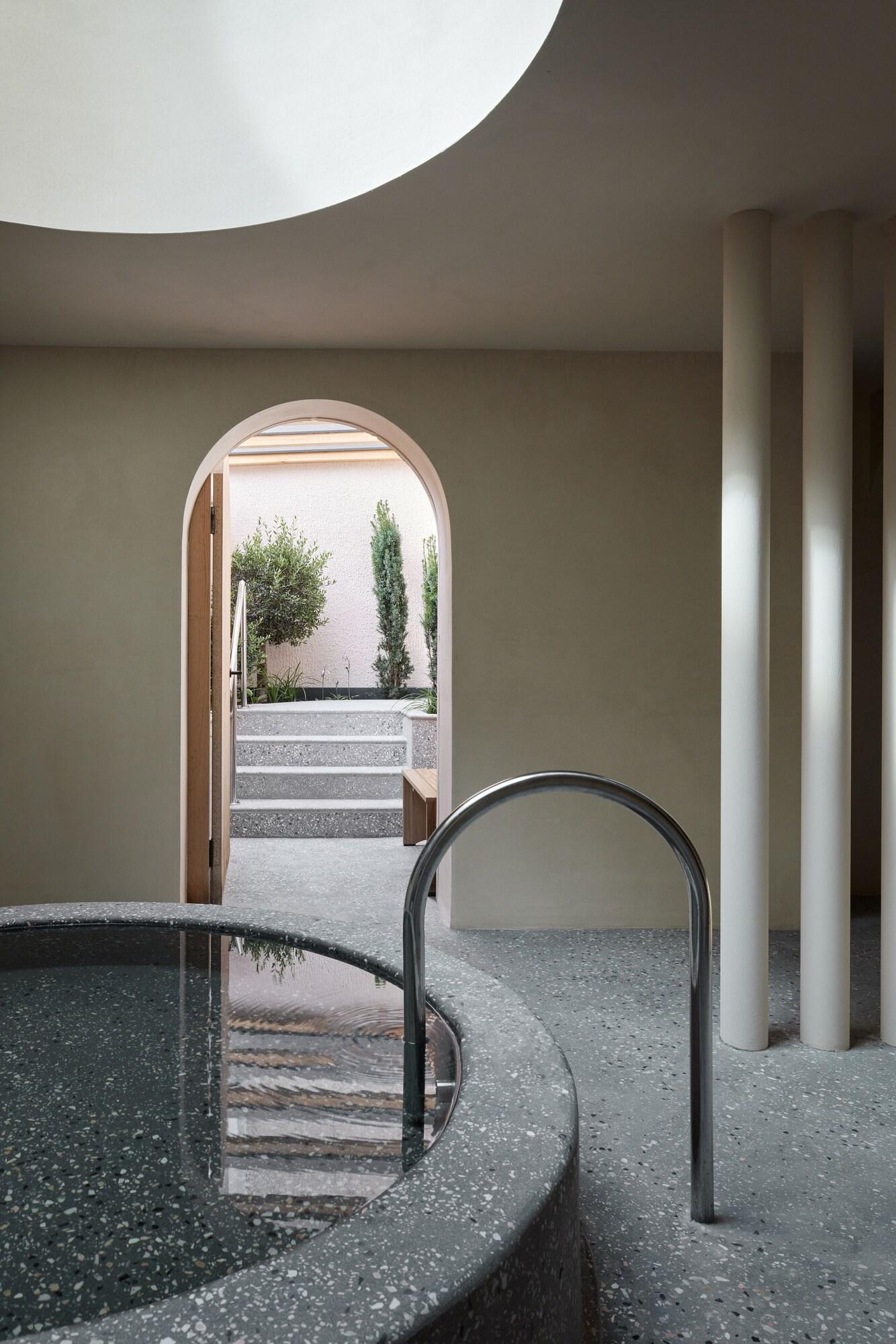 Spa fink Restaurant & Suites