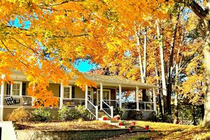 Alquiler Vacacional - Stay-cation! 2-Car Garage. 3 mi to I-65. Fire pit. Ping Pong. Cornhole. #family