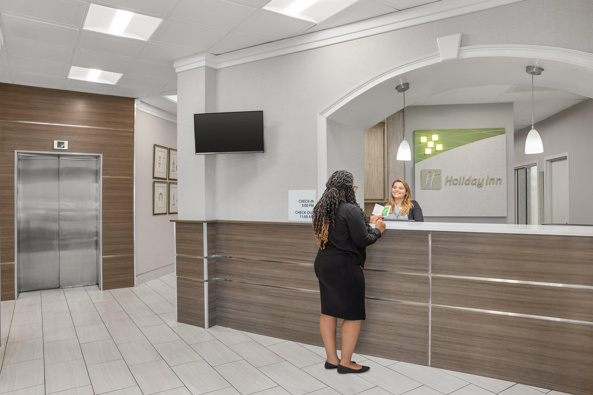 Vista Lobby Holiday Inn Charleston Riverview by IHG