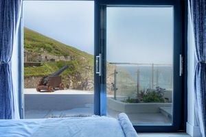 Alquiler Vacacional - 5 Star Award Winning! Hot Tub & Sea View & Fire Pit & Cinema Den & Beach Access!