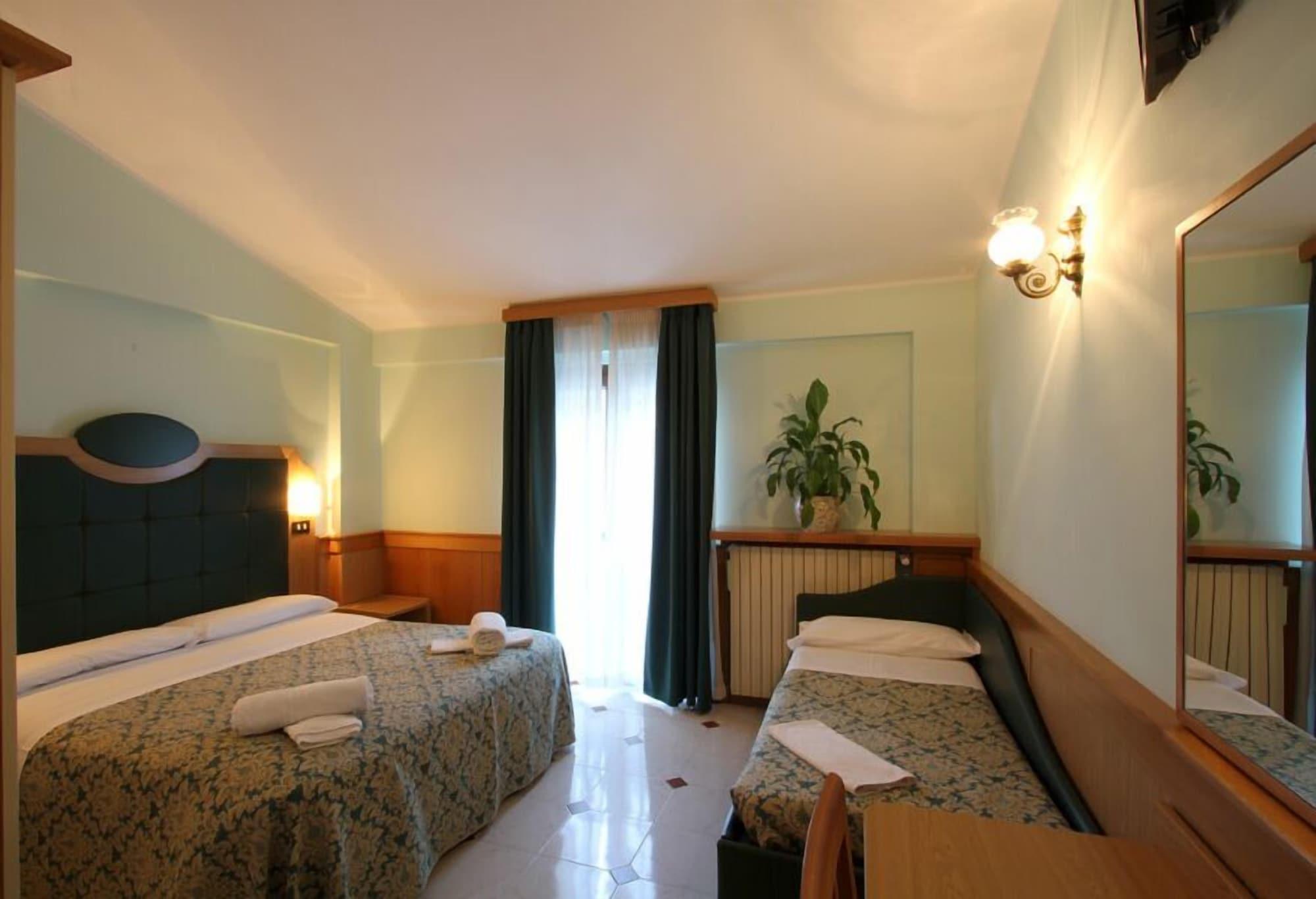 Varios Hotel Il Vecchio Pescatore