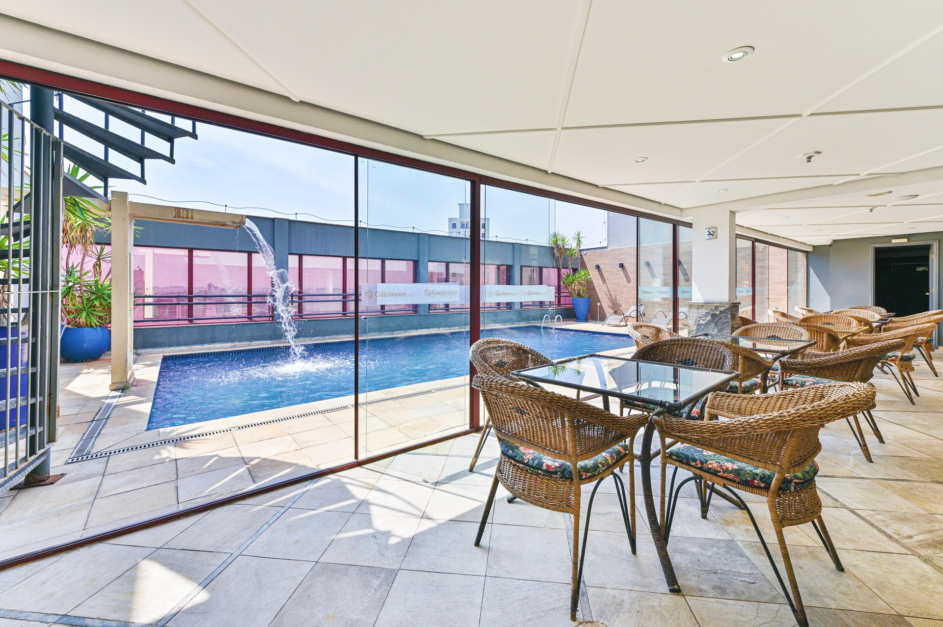 Vista Piscina Hotel Golden Park Campinas Cambuí By Nacional Inn