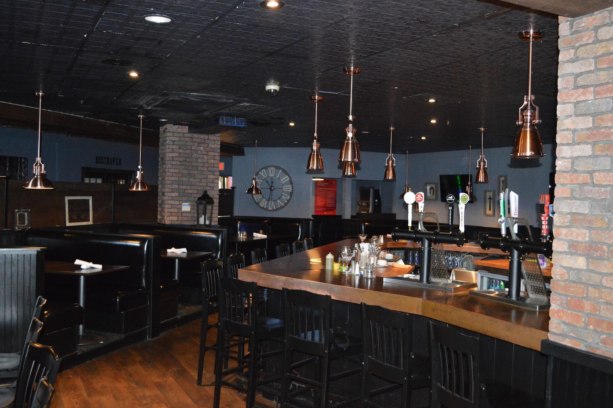 Bar/Salón Ramada Plaza by Wyndham Gatineau/Manoir du Casino