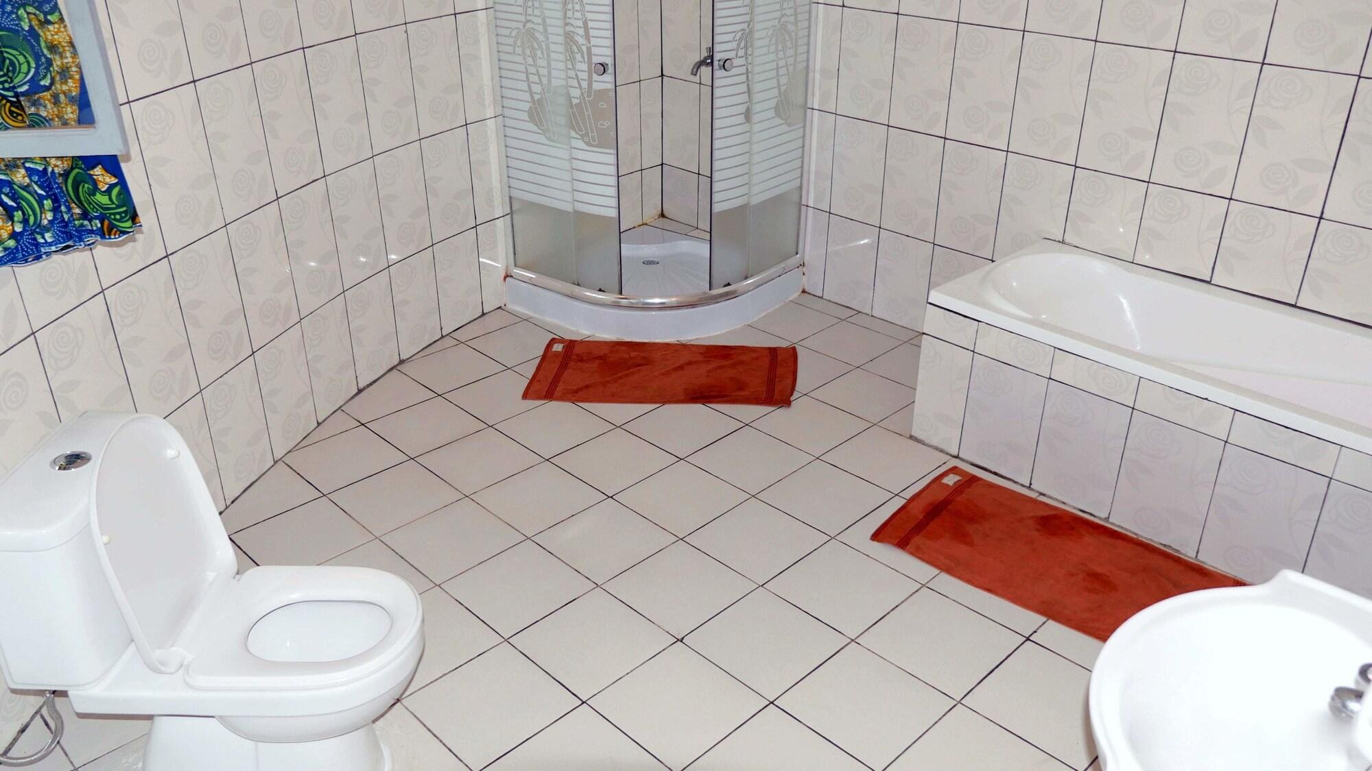 Equipamiento de Habitación Le Bambou Gorilla Lodge