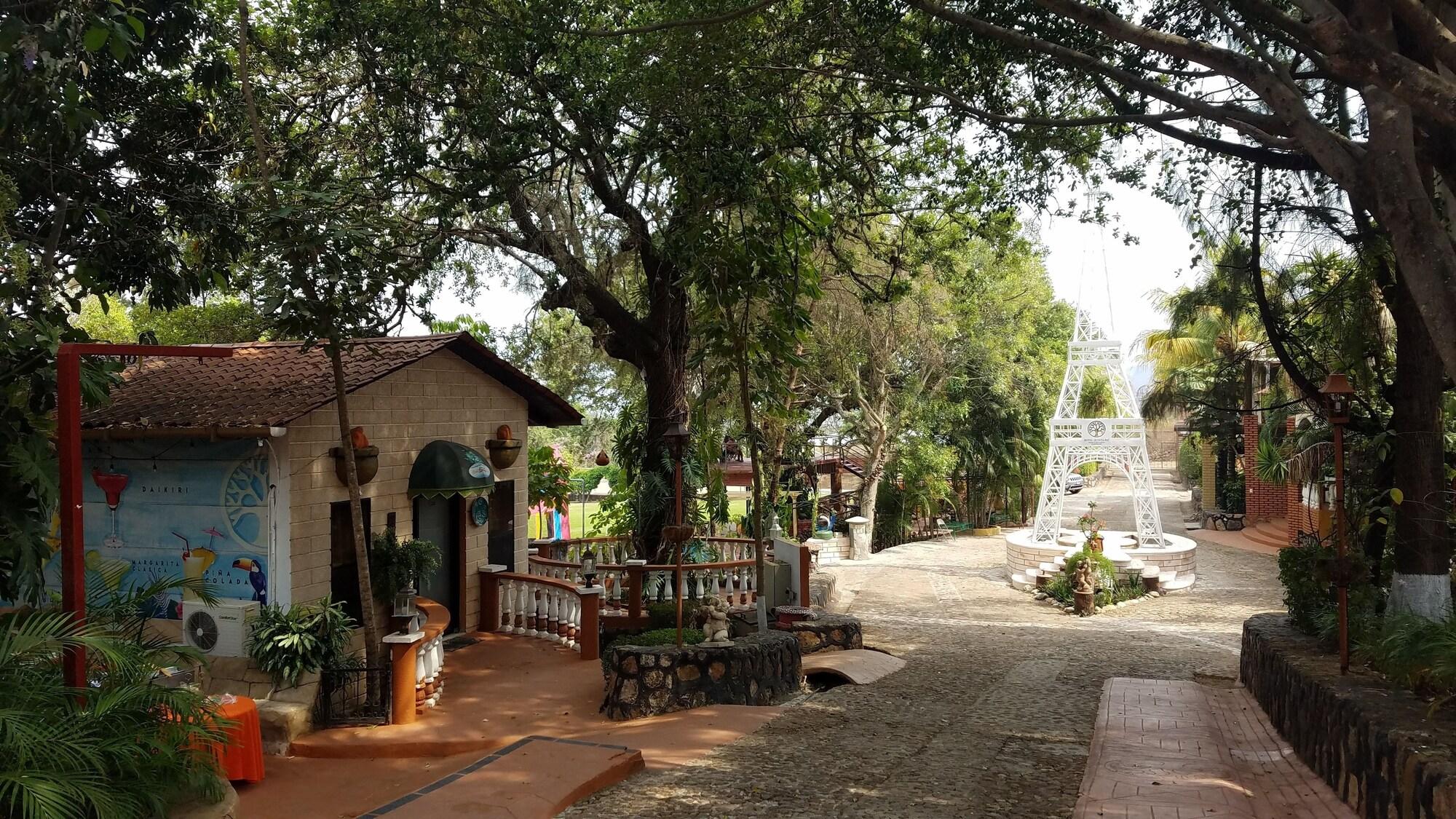 Vista Exterior Hotel Club Quinta Pat Resort & Restaurant