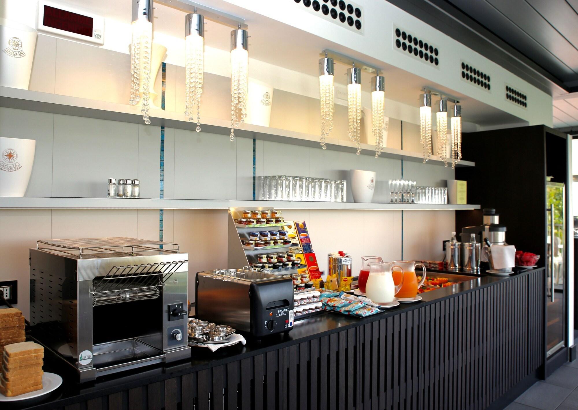 Bar/Salón Hotel Monaco