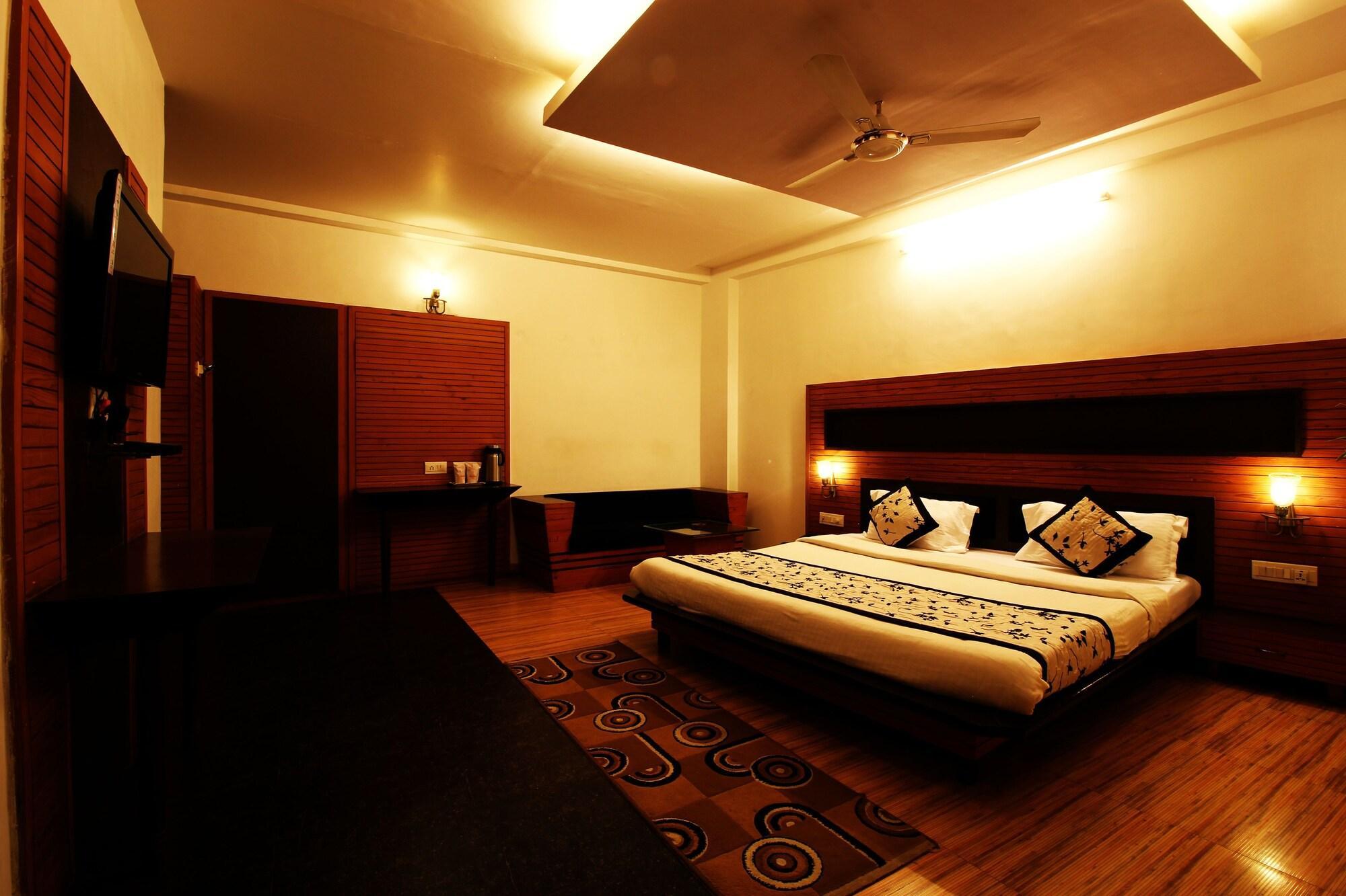 Vista Exterior Moti Mahal