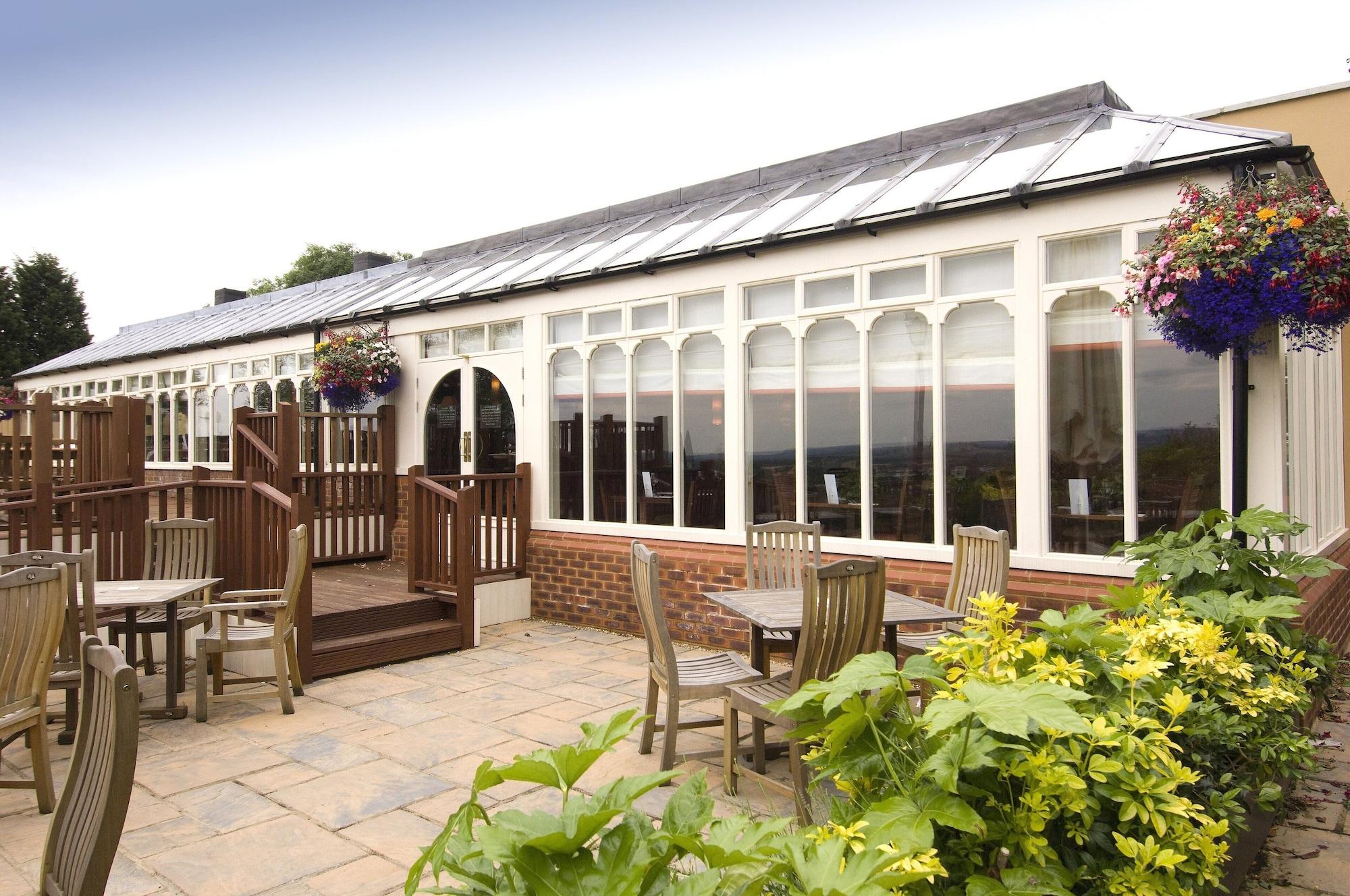 Vista Exterior Premier Inn Tring