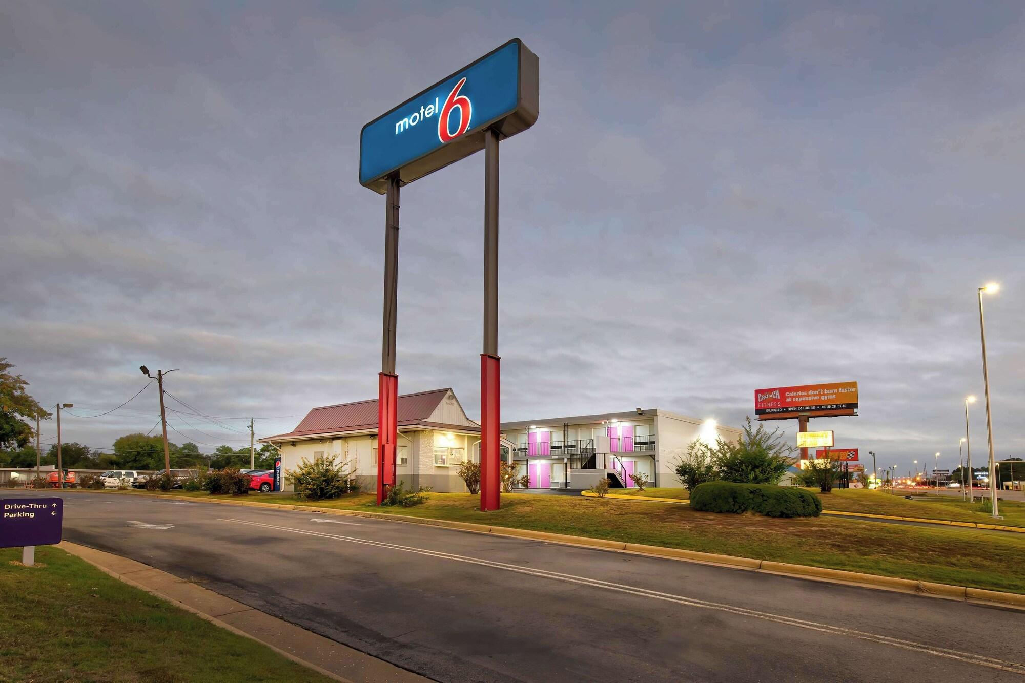Varios Motel 6 Tuscaloosa, AL – University