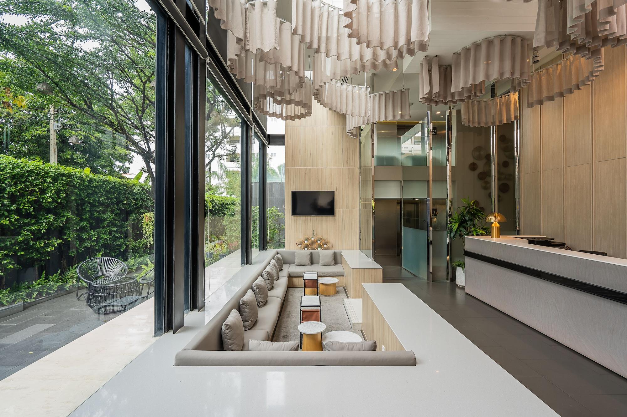 Vista Lobby Aster Hotel and Residence