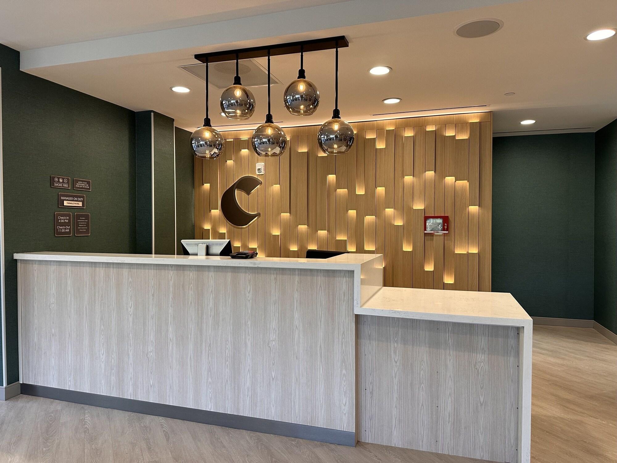 Vista Lobby Comfort Suites Gatlinburg Downtown-Convention Center