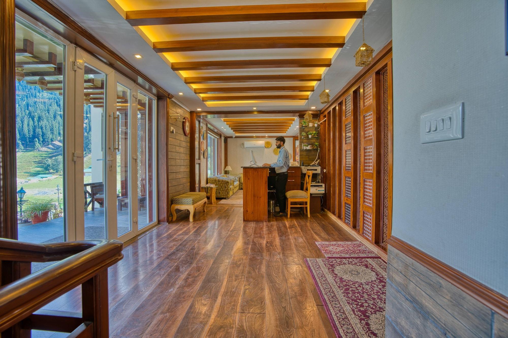 Vista Lobby Golden Meadows Hotels & Resorts