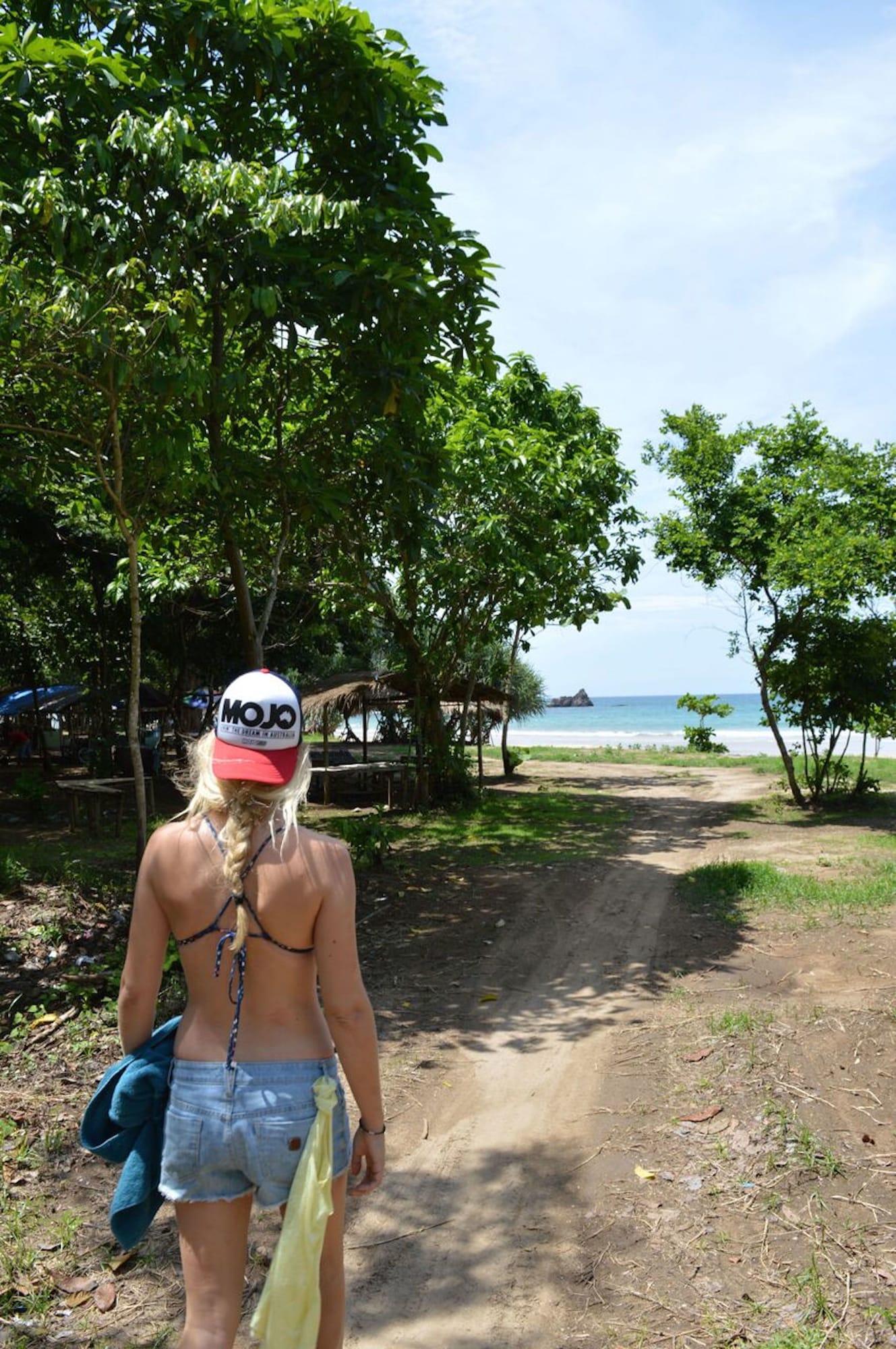 Vista Lobby Mojosurf Camp Canggu - Hostel