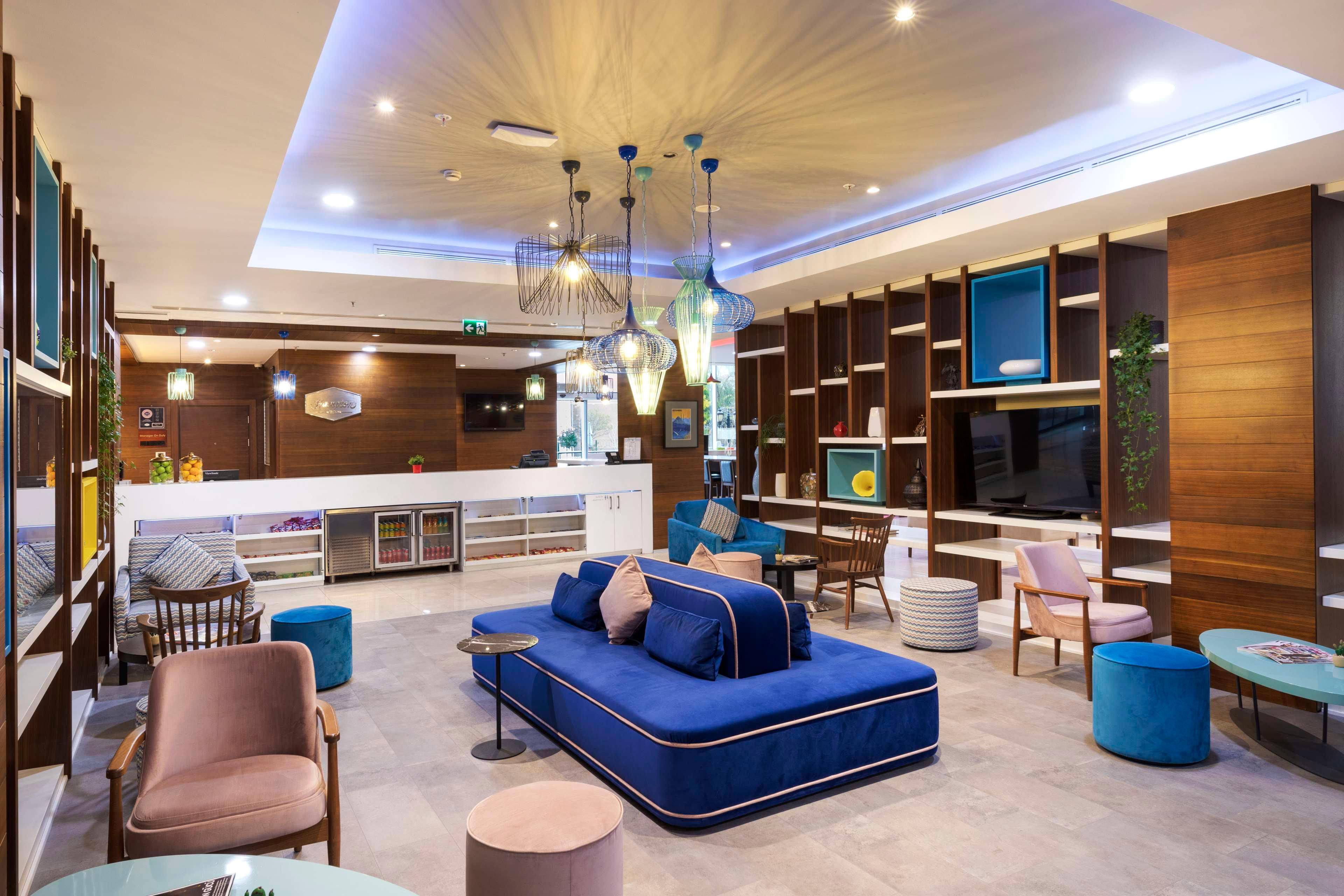 Vista Lobby Hampton by Hilton Istanbul Kayasehir