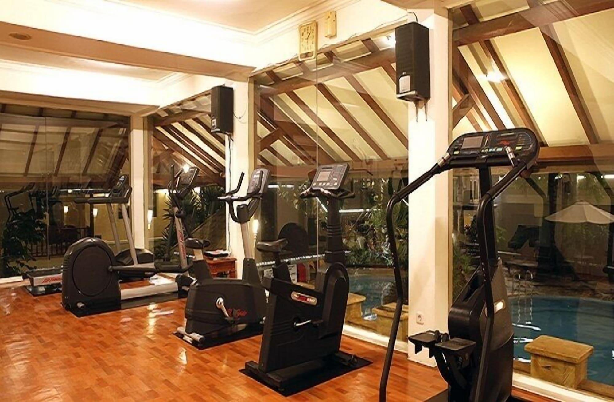 Gimnasio Resor Tuban Tropis