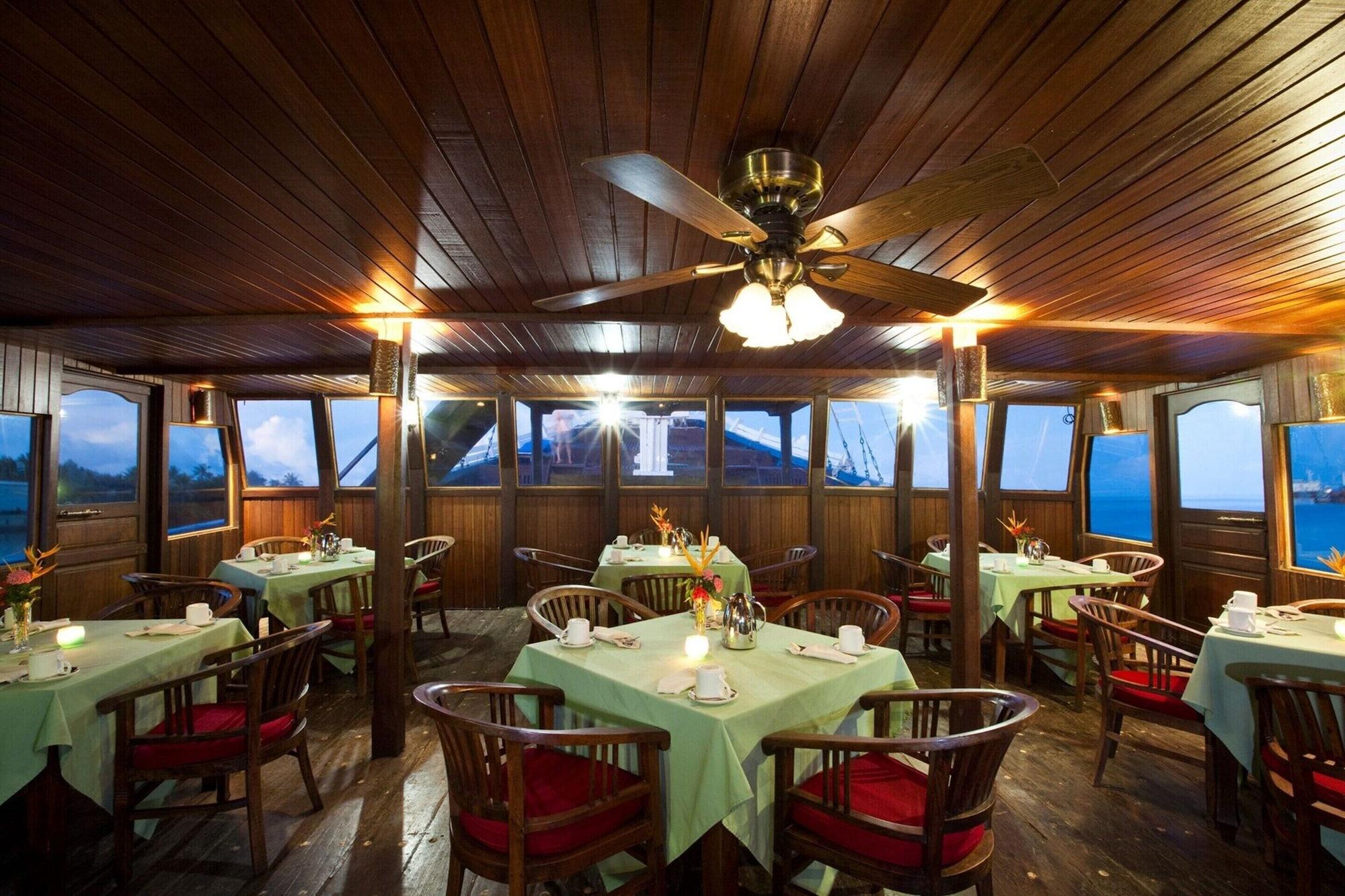 Restaurant Manta Ray Bay Resort