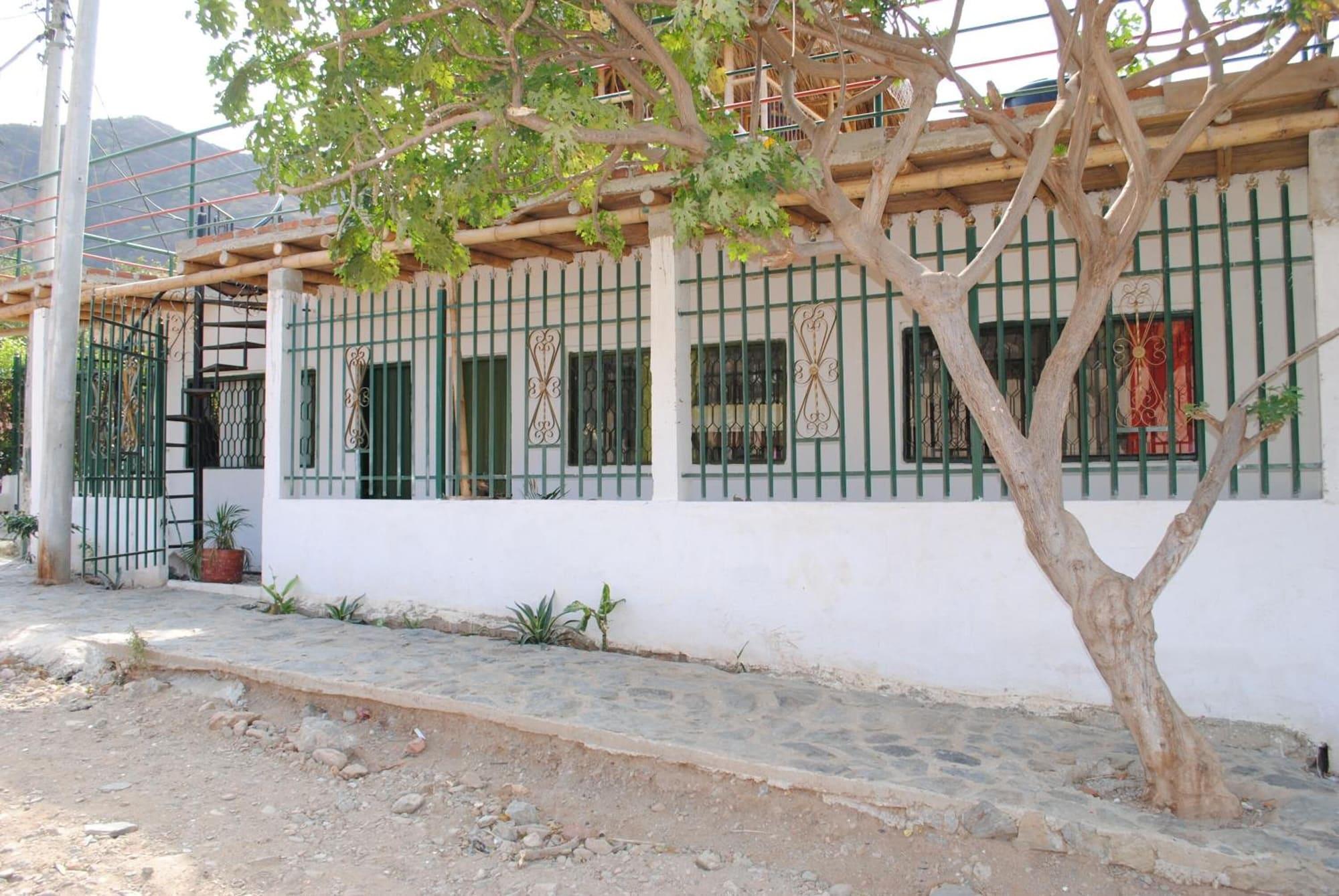 Vista Exterior Hostal Acuarius