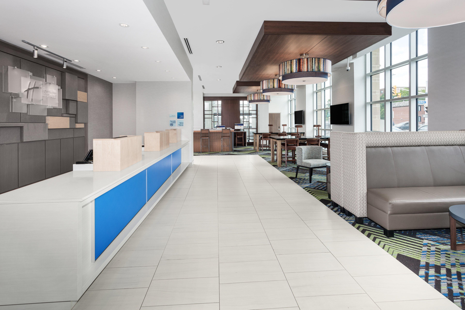 Vista Lobby Holiday Inn Express & Suites Downtown Ottawa East by IHG