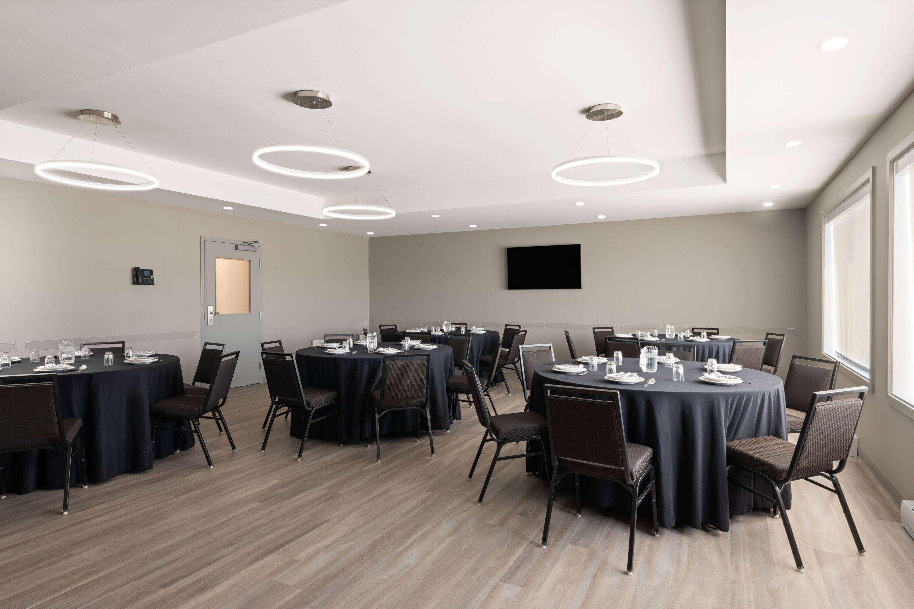 Centro de Negocios Microtel By Wyndham Lachute