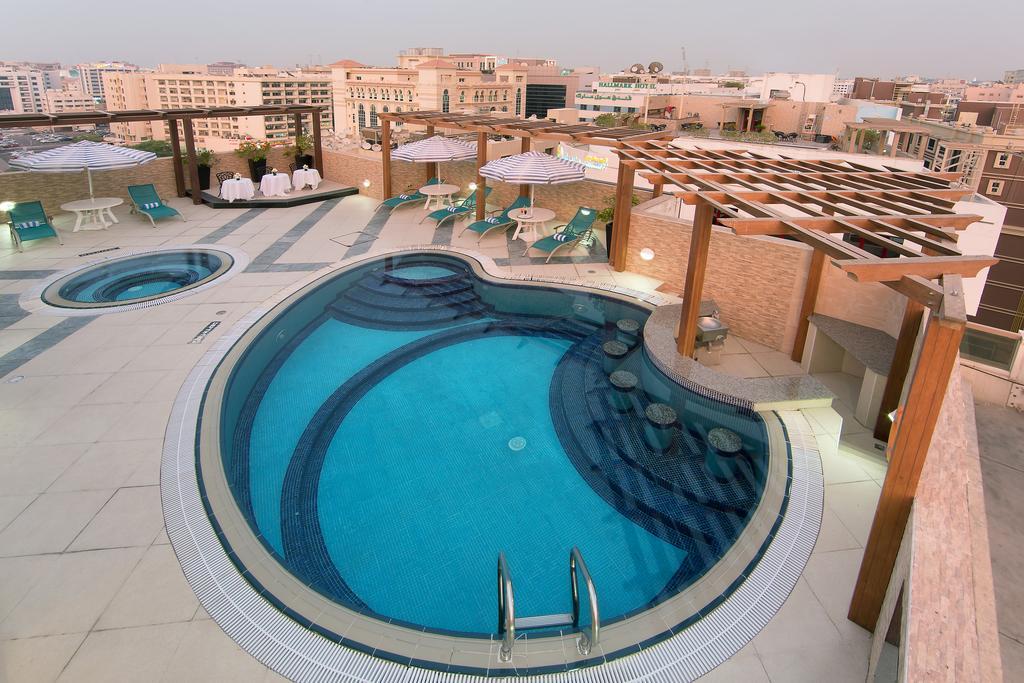 Vista Piscina Lotus Grand Hotel Dubai