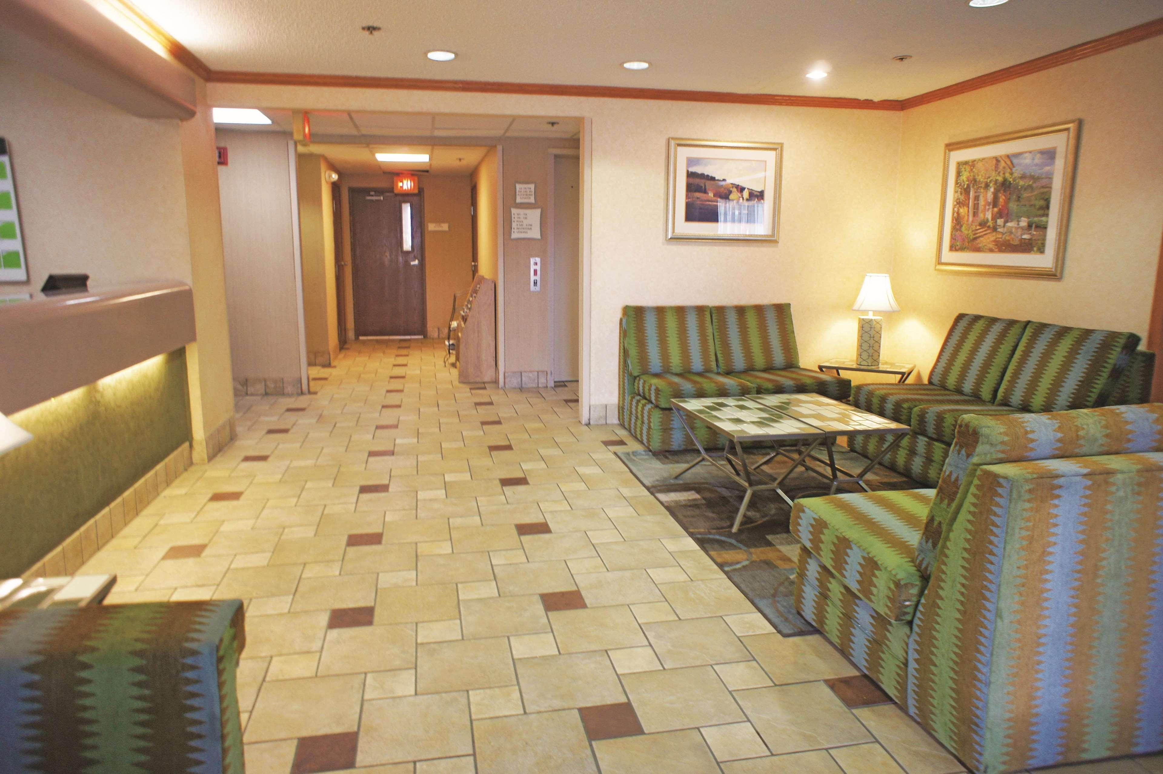 Vista Lobby La Quinta Inn & Suites by Wyndham El Paso West Bartlett