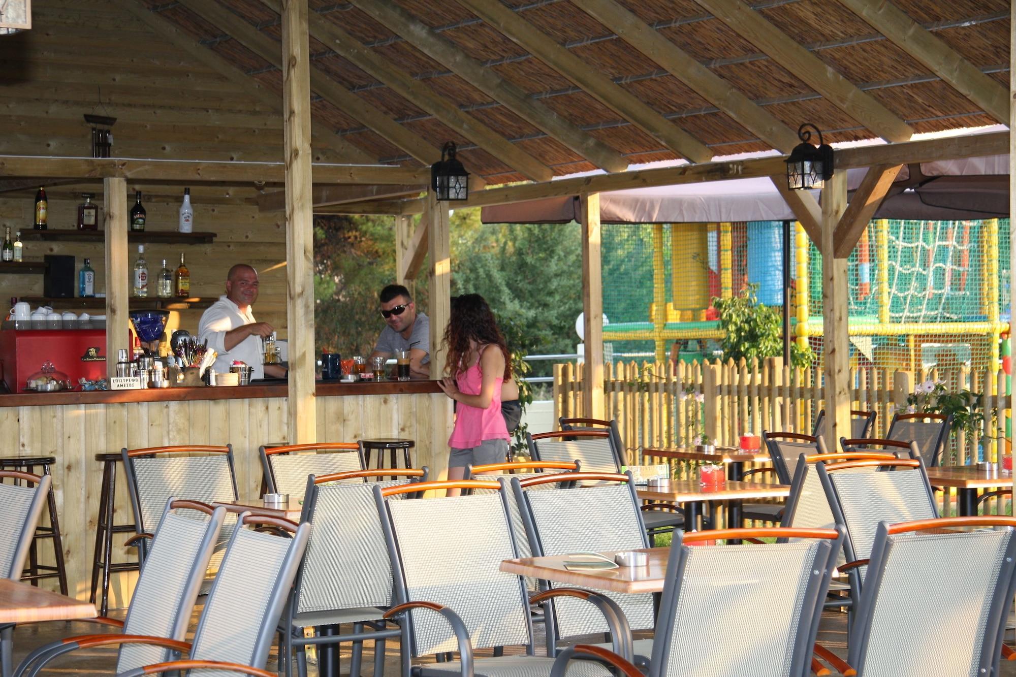 Bar/Salón Olympion Village