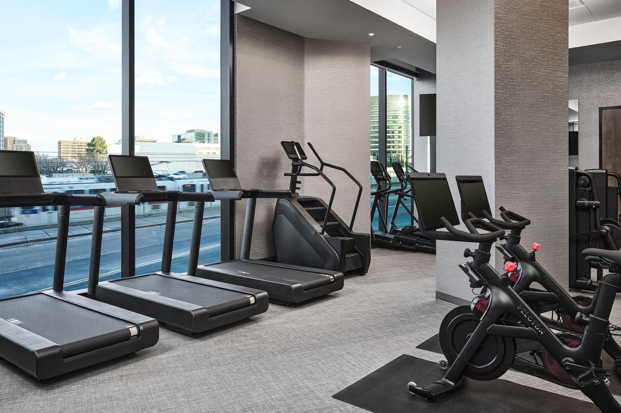 Gimnasio Apiary Hotel Belleview Station Denver