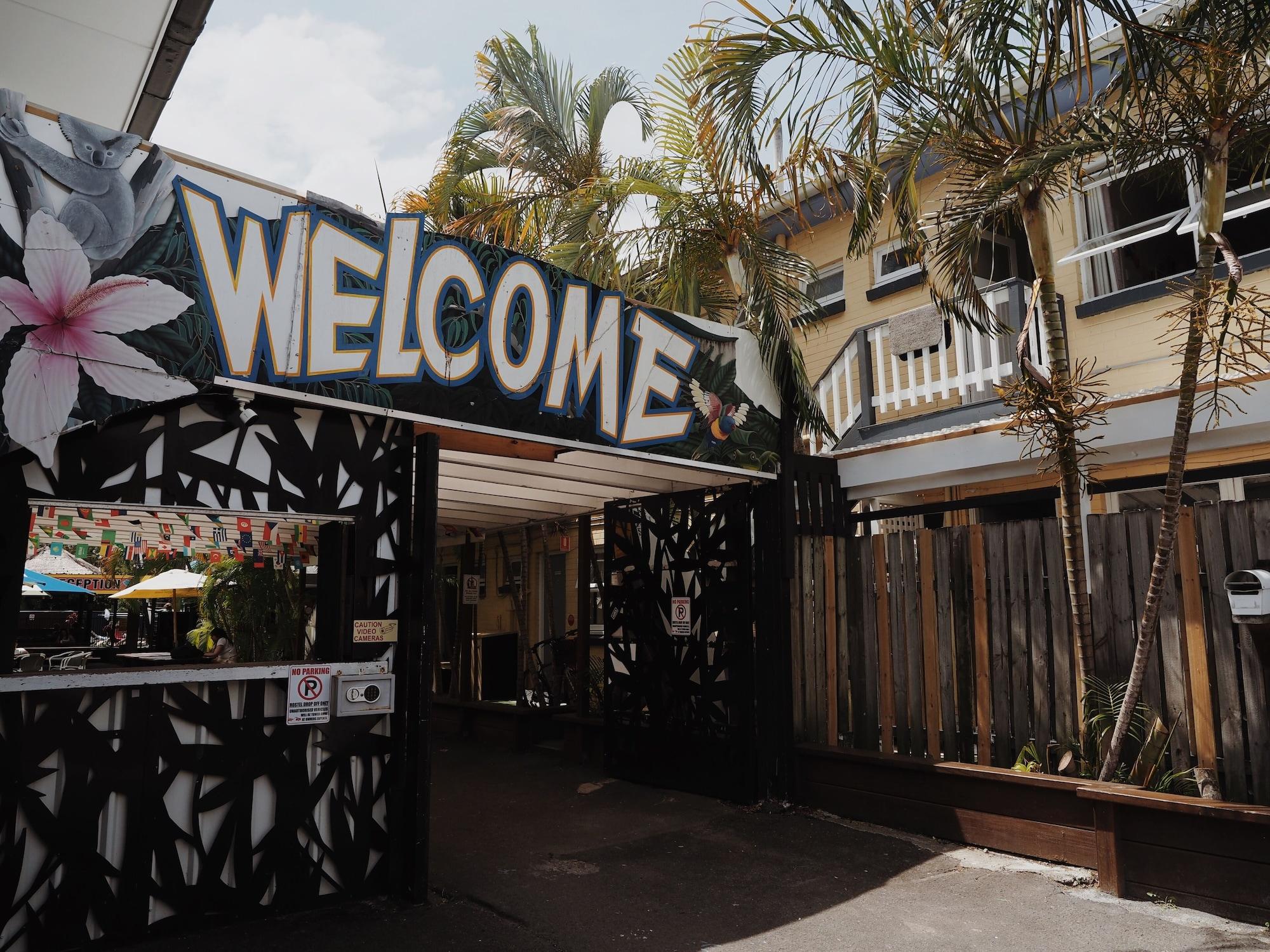 Varios Backpackers In Paradise Resort - Hostel